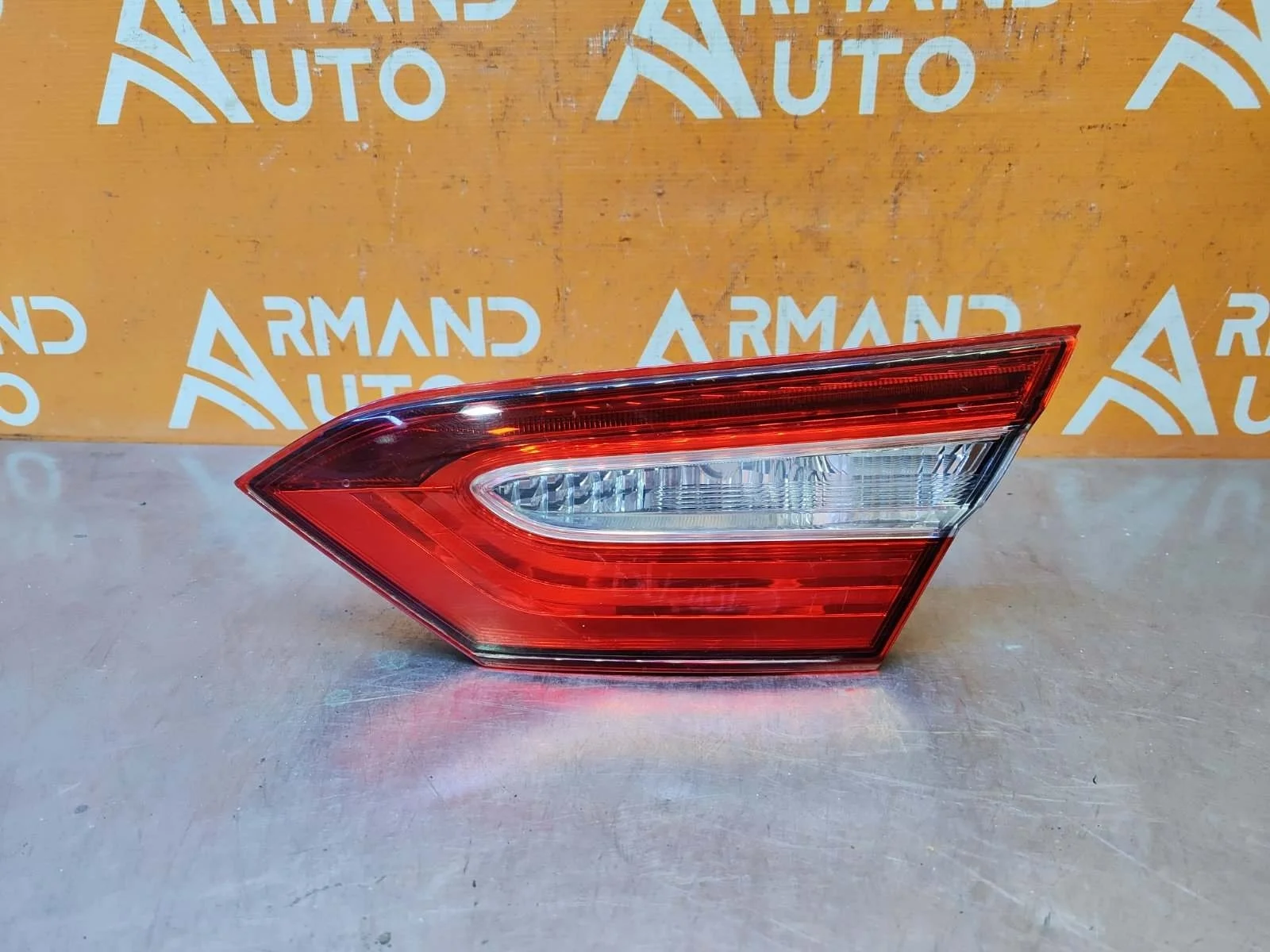 Фонарь внутренний Toyota Camry 2017-нв 8 XV70