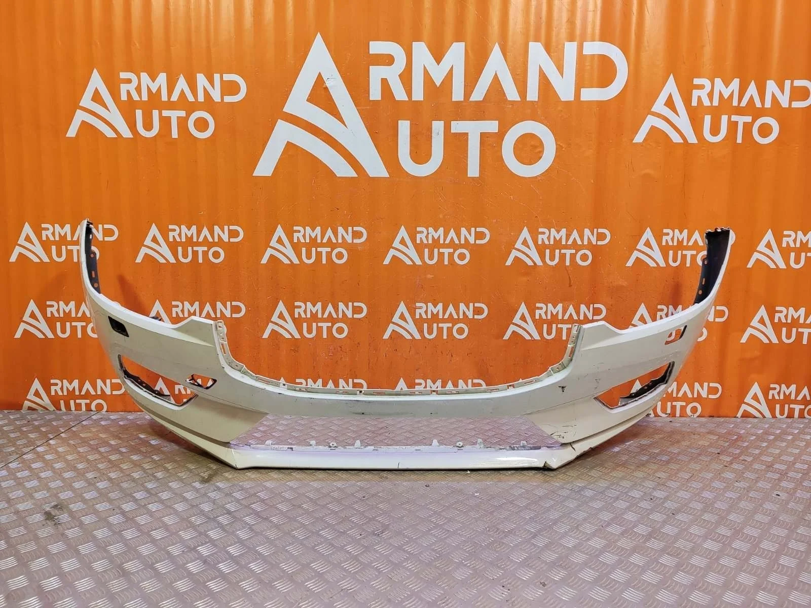 Бампер Volvo XC60 2017-2021