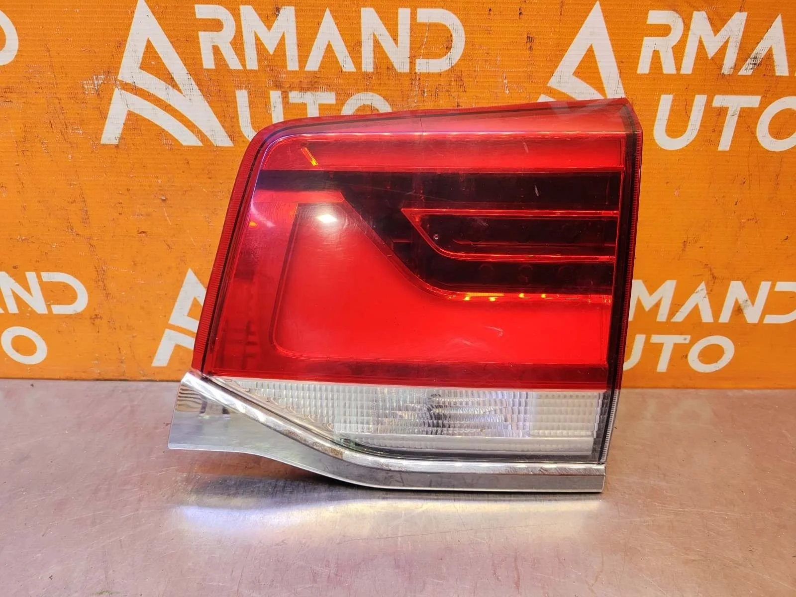 Фонарь внутренний Toyota Land Cruiser 2015-2021 200