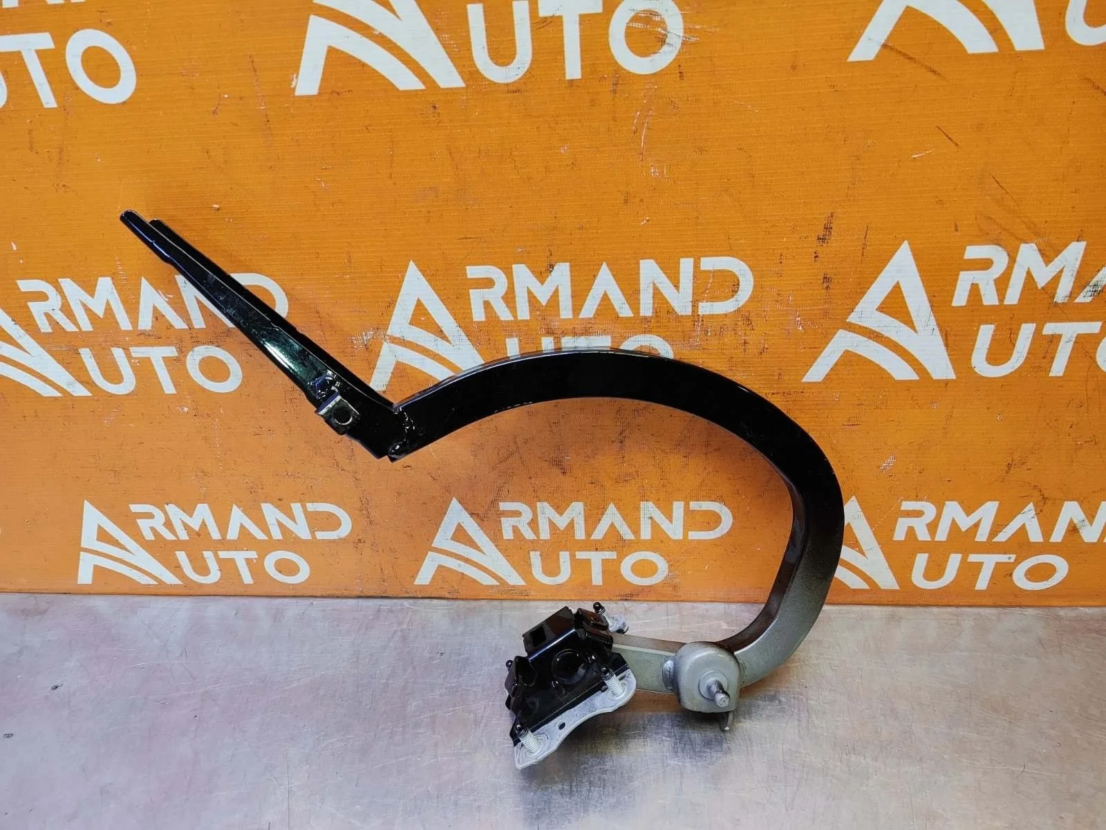 Петля крышки багажника BMW 5 series 2016-нв G30 G31