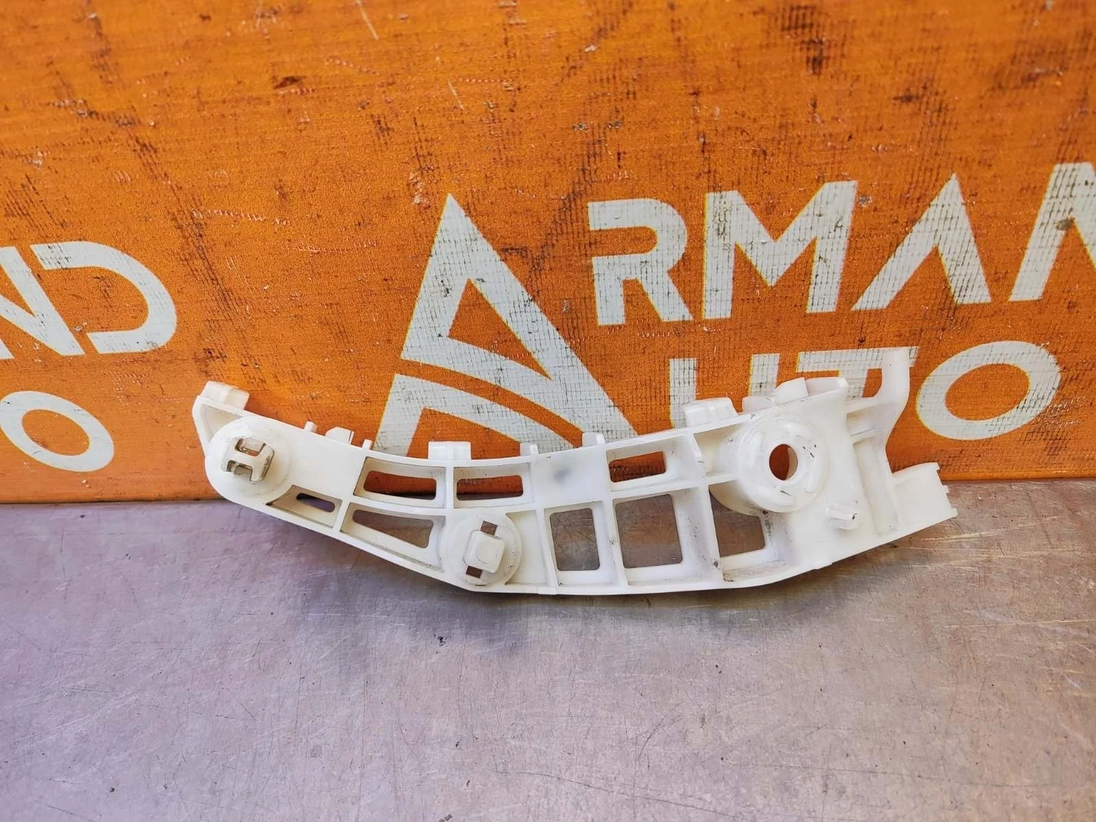 Кронштейн бампера Mitsubishi Outlander 2015-нв 3