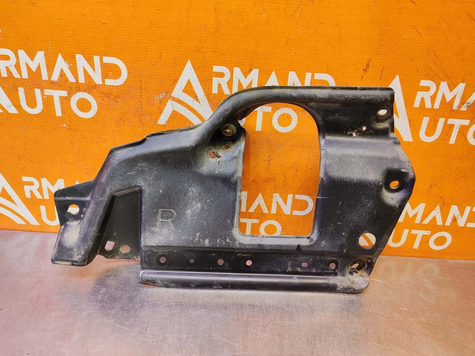 Пыльник бампера Toyota Land Cruiser 2007-2021