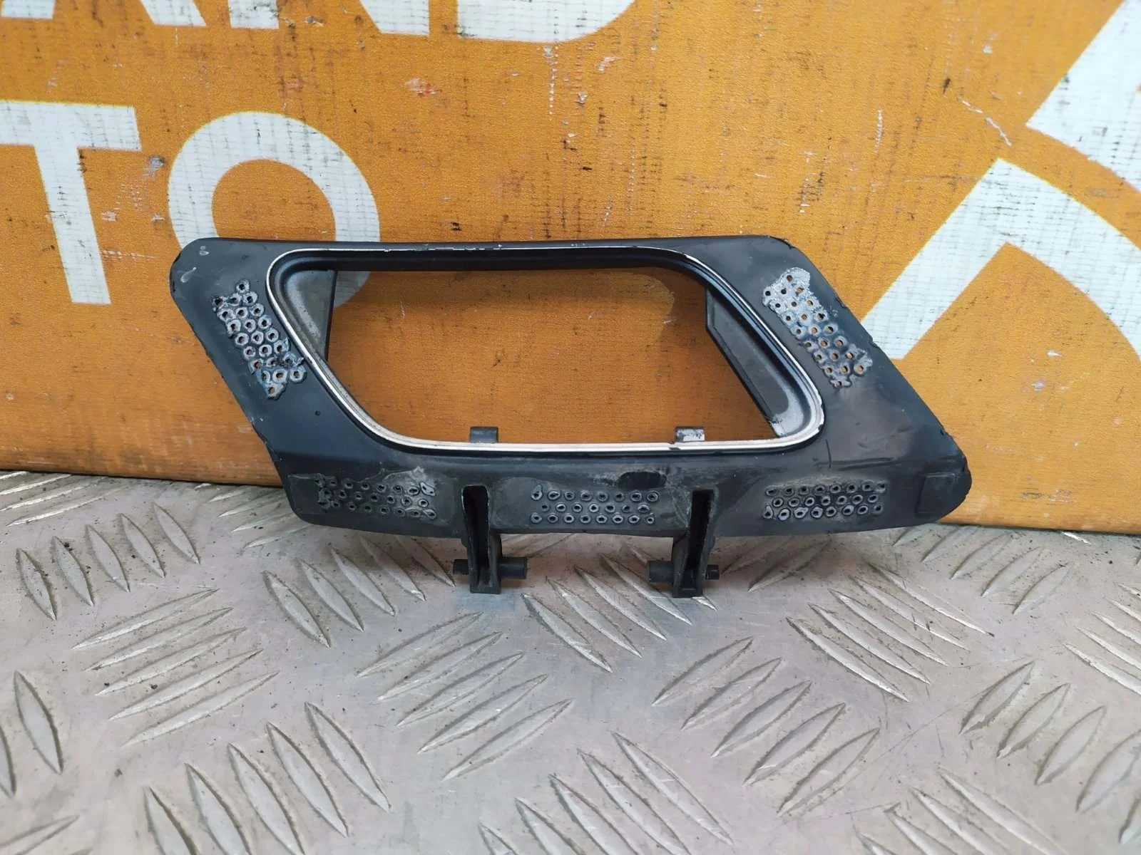 Кронштейн форсунки фароомывателя Mercedes ML GLE-Class 2011-2015 W166