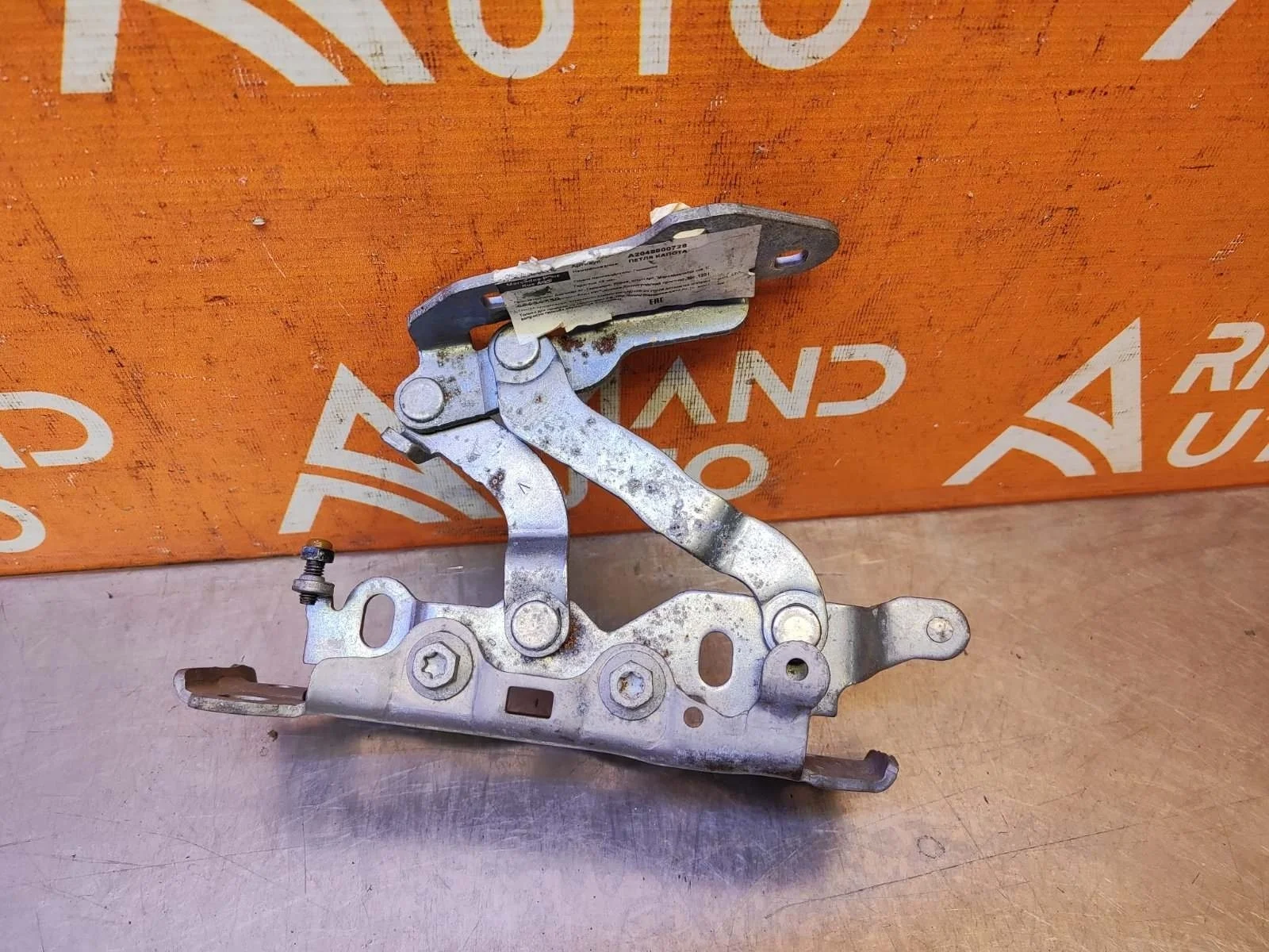 Петля капота Mercedes -Class 2006-2015 W204