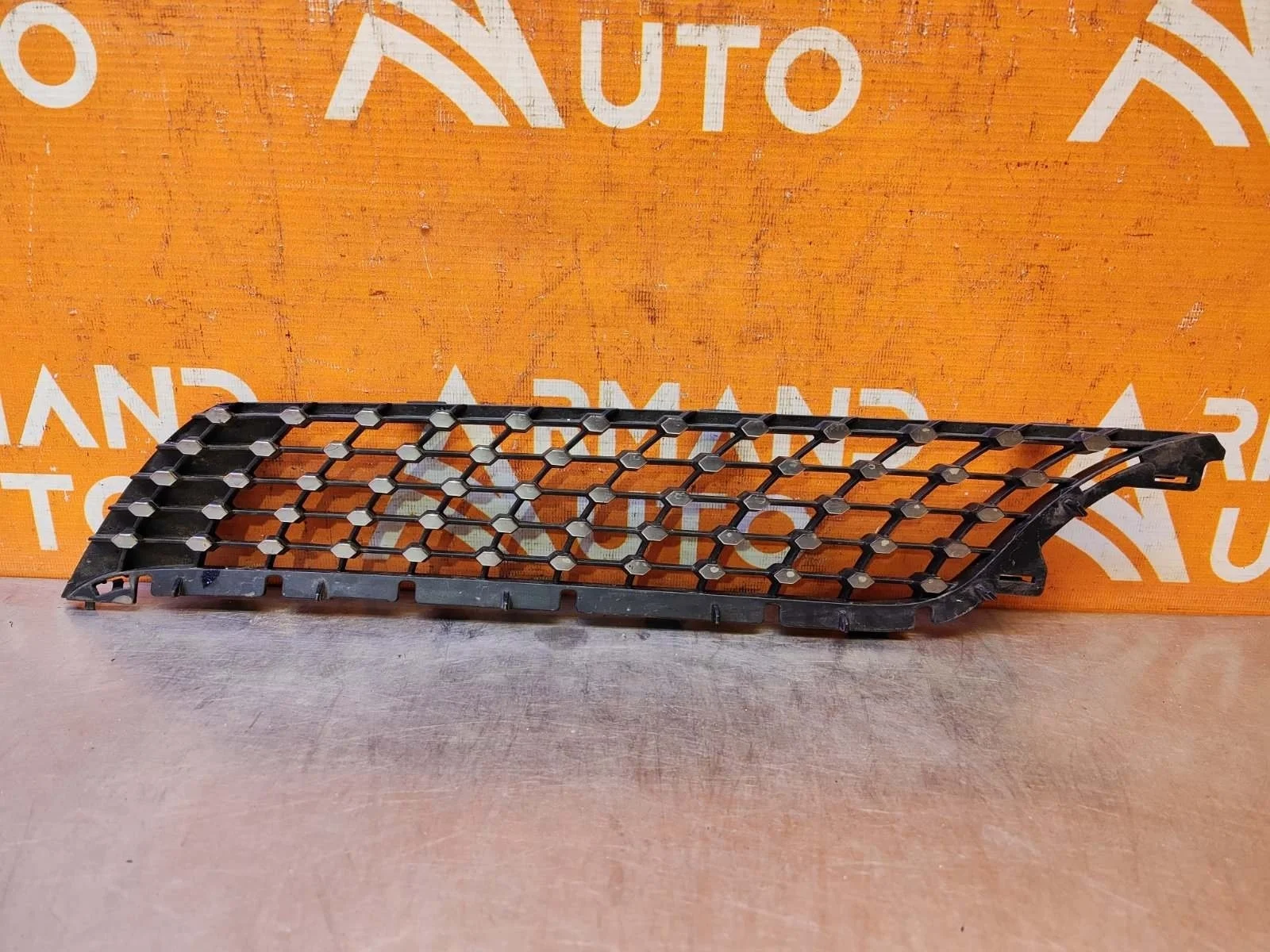 Накладка решетки радиатора верхняя Mercedes CLA-Class 2019-нв C118