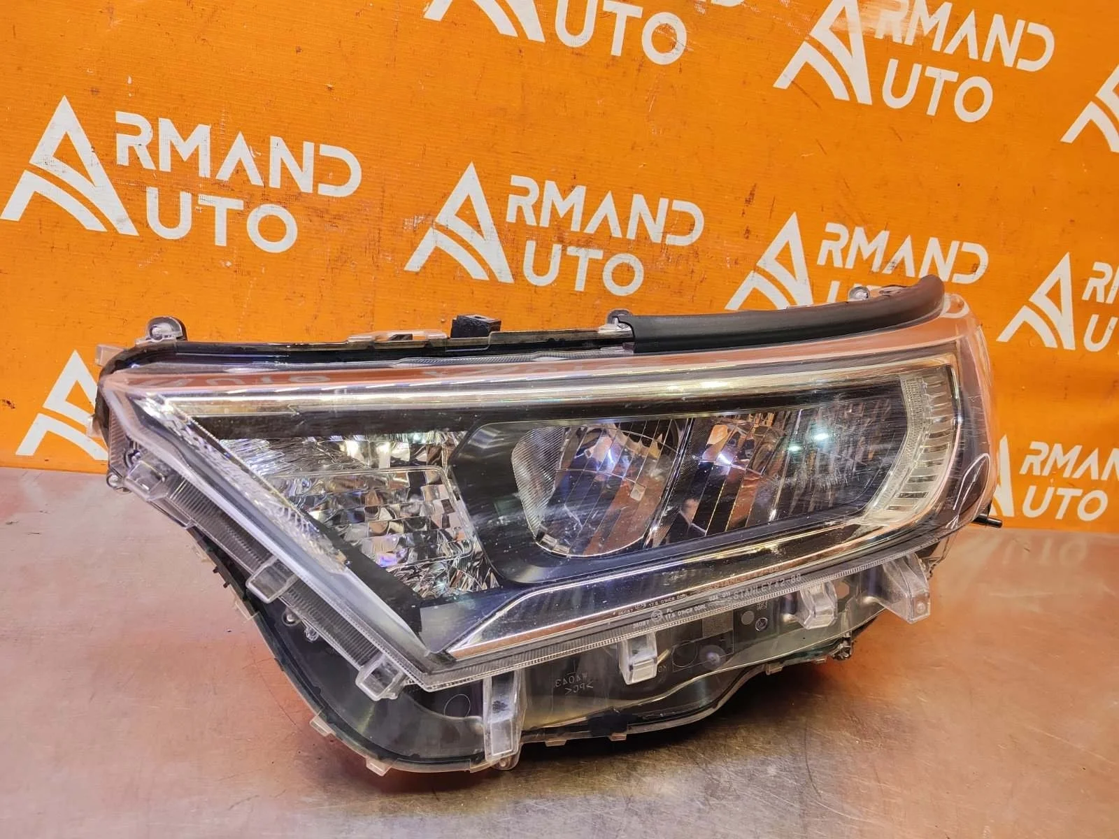 Фара Toyota RAV4 2018-нв 5 XA50