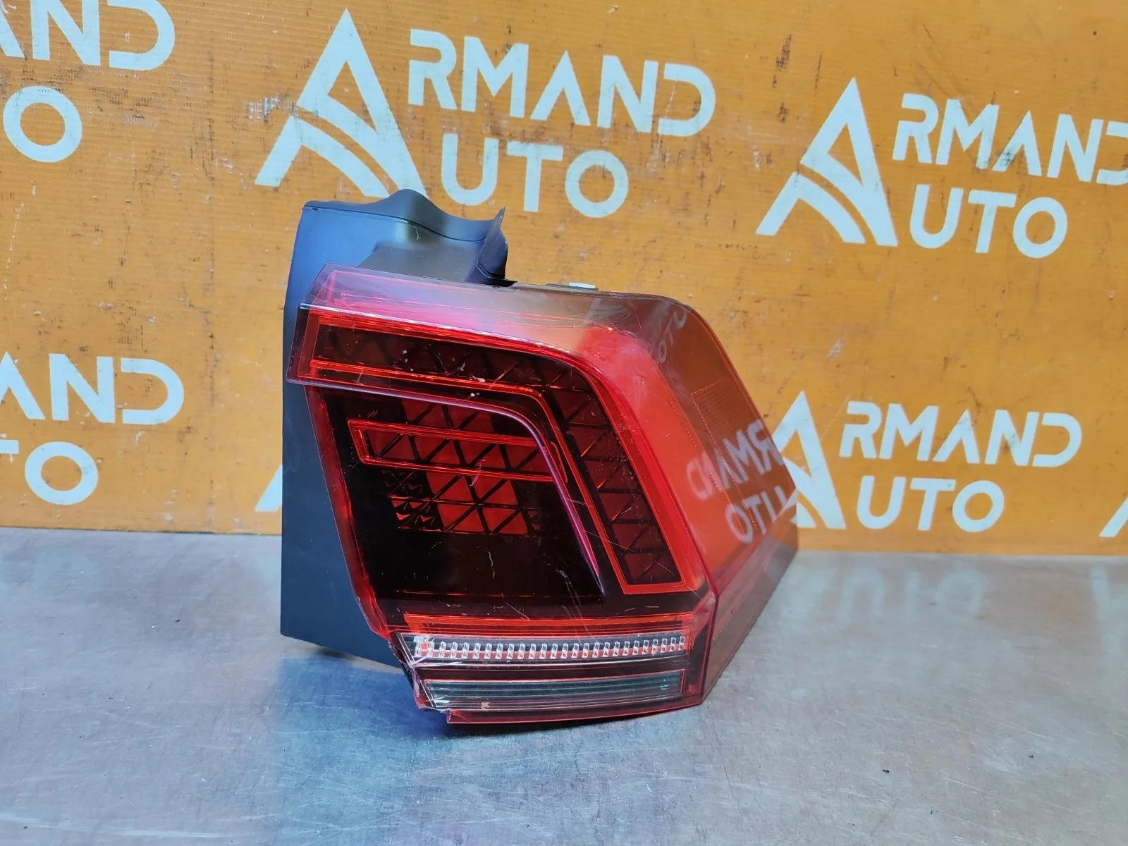 Фонарь внешний Volkswagen Tiguan 2016-2020