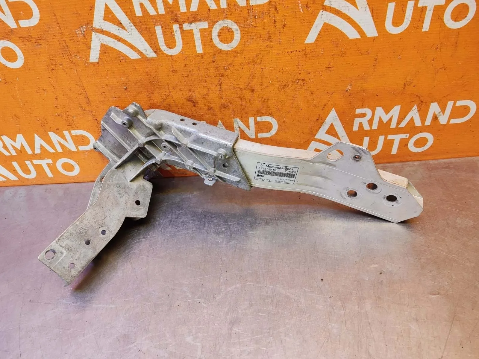 Кронштейн панели передней Mercedes GLC-Class 2015-нв X253