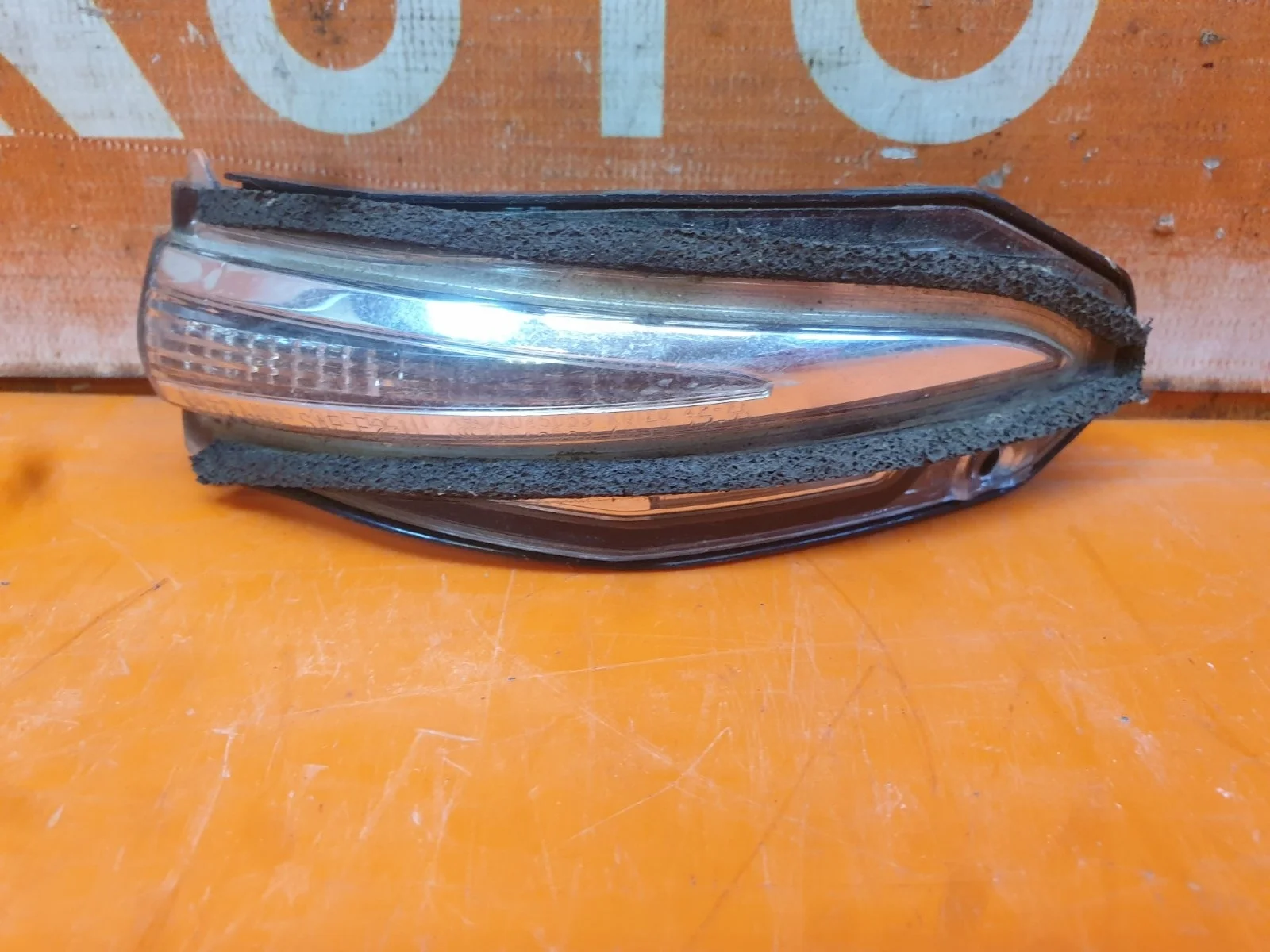 Повторитель поворота на зеркале Toyota RAV4 2012-2019 CA40