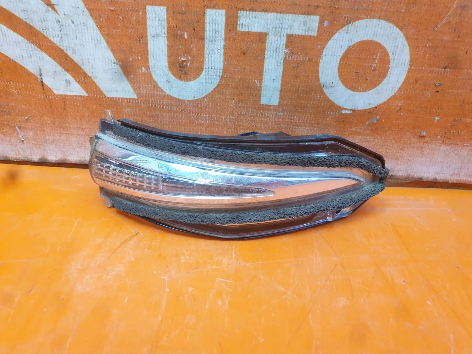 Повторитель поворота на зеркале Toyota RAV4 2012-2019 CA40