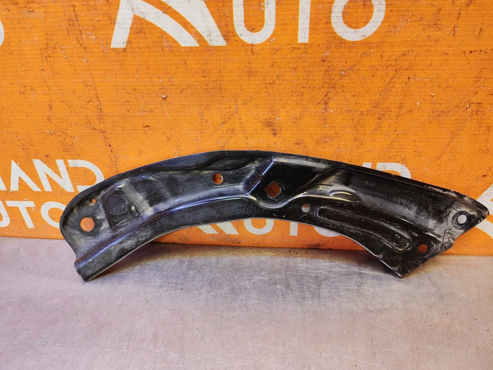 Кронштейн панели Skoda Rapid 2014-2020