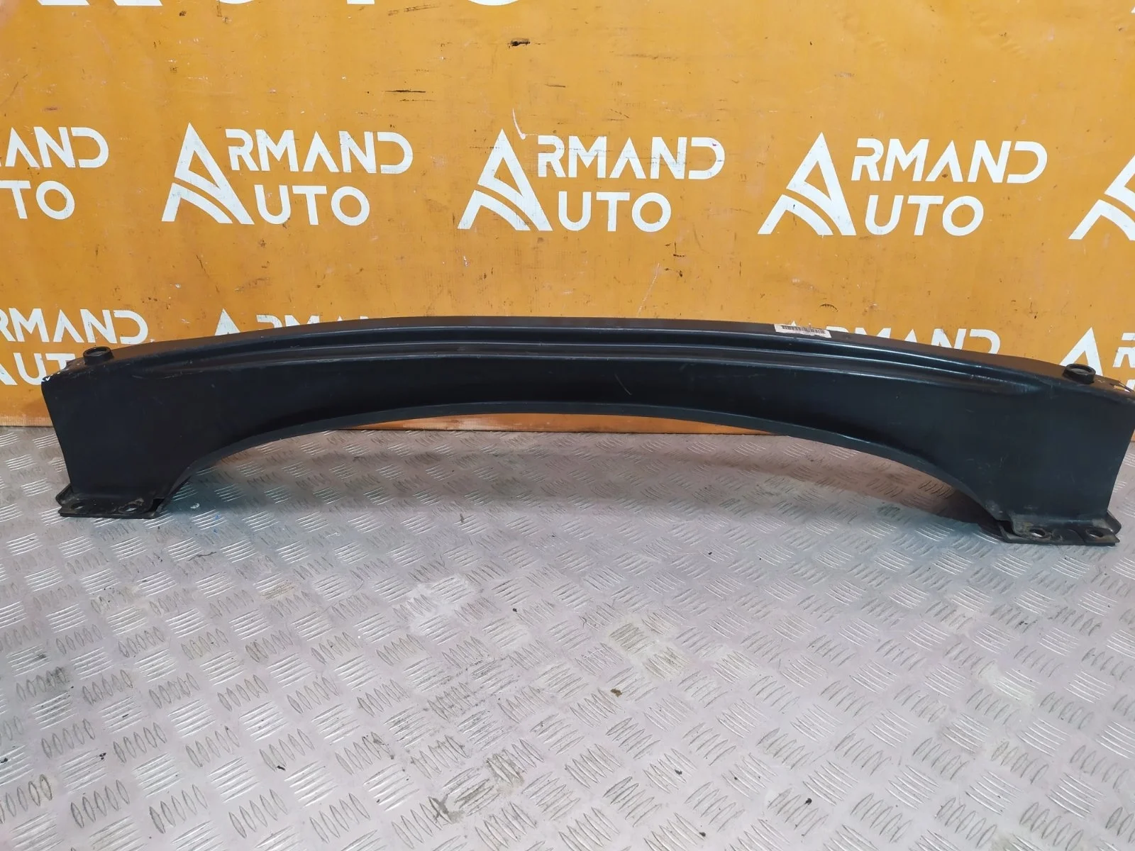 Усилитель бампера Volkswagen Touareg 2010-2018