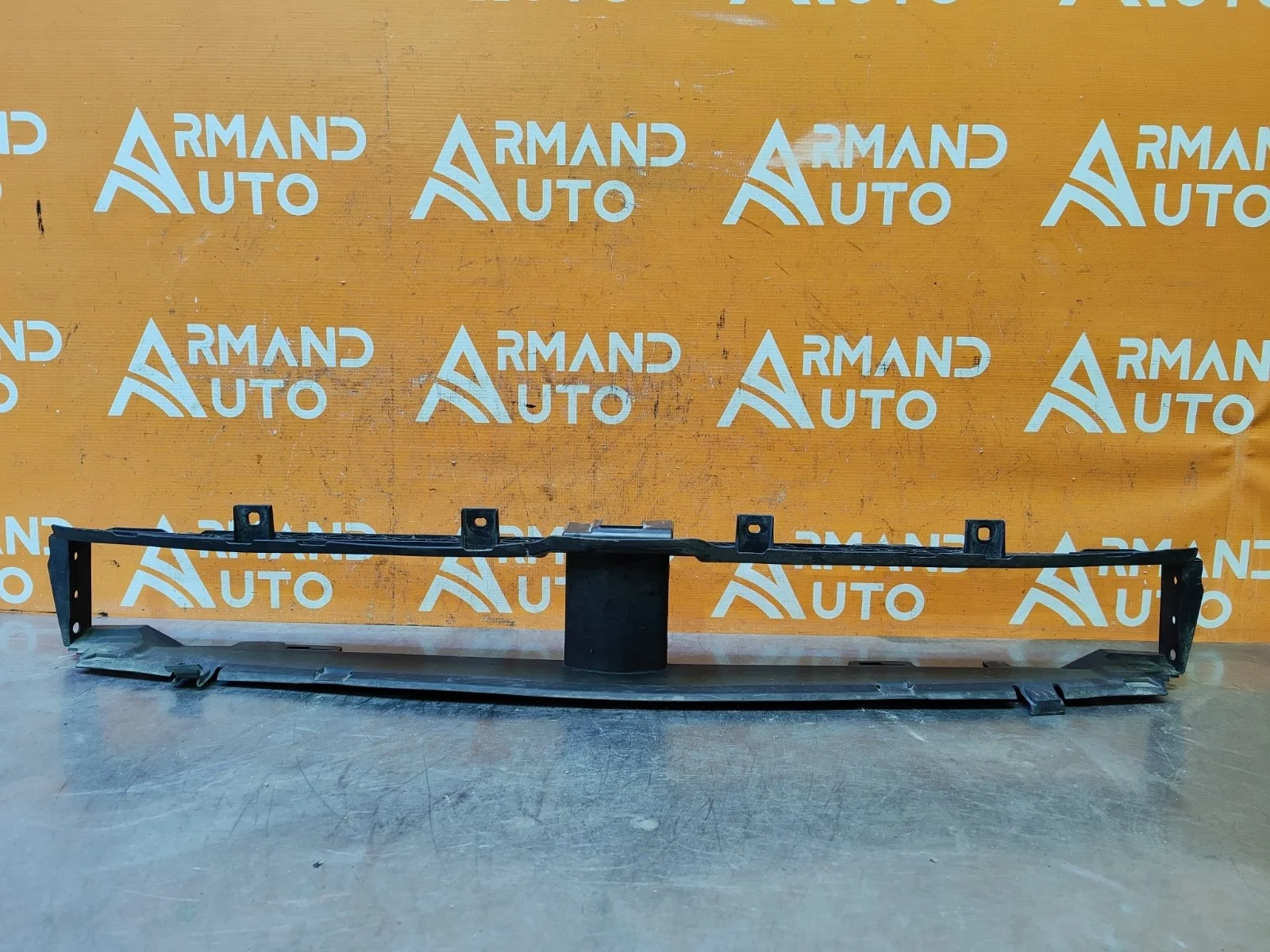 Воздуховод радиатора нижний BMW 5 series 2016-2020 G30 G31