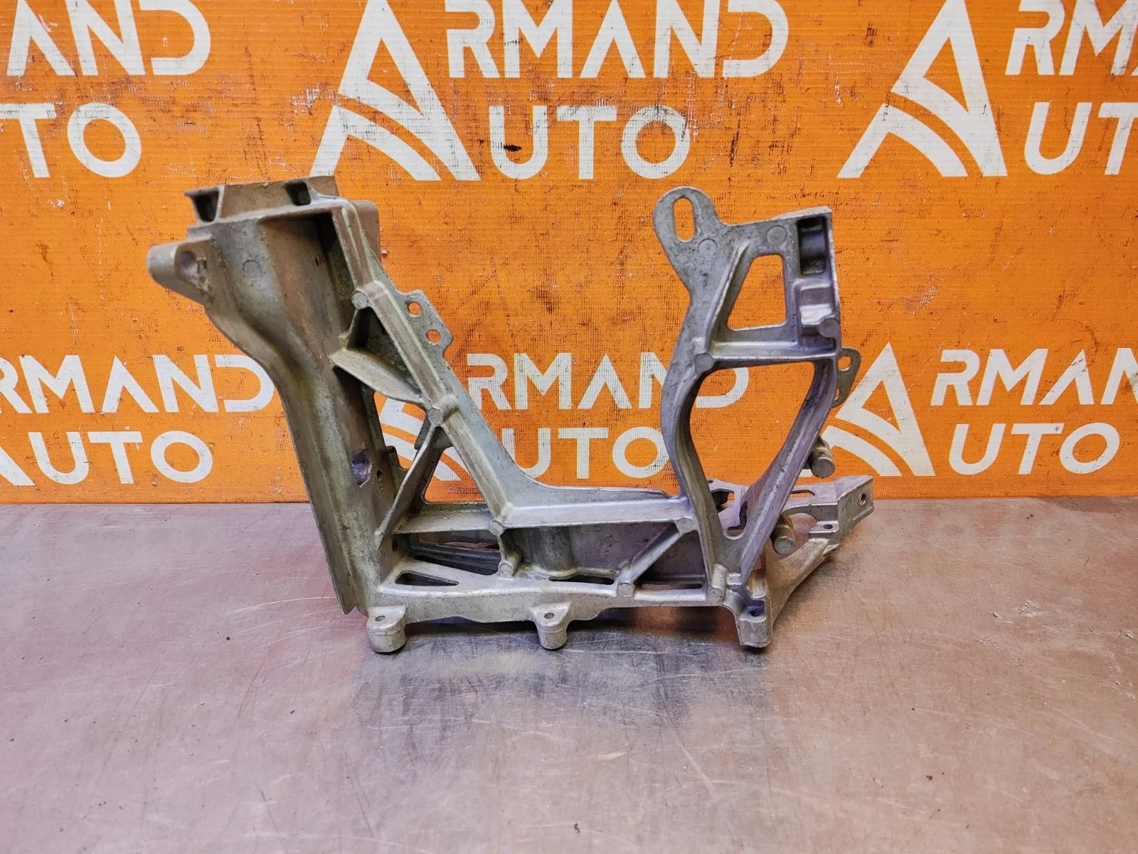 Кронштейн панели передней Mercedes -Class 2014-2021 W205