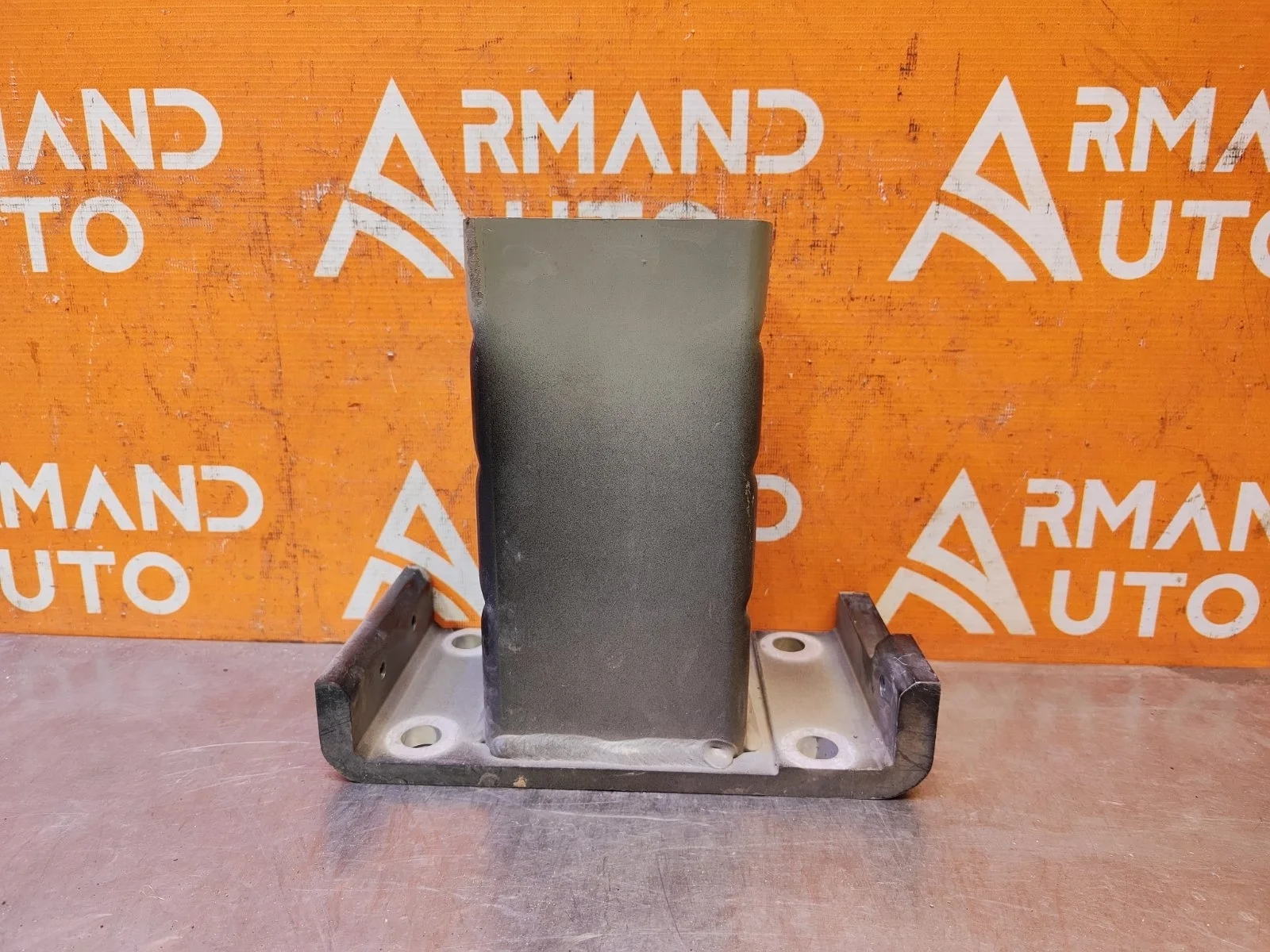 Кронштейн усилителя бампера Land Rover Range 2012-2022 4 L405