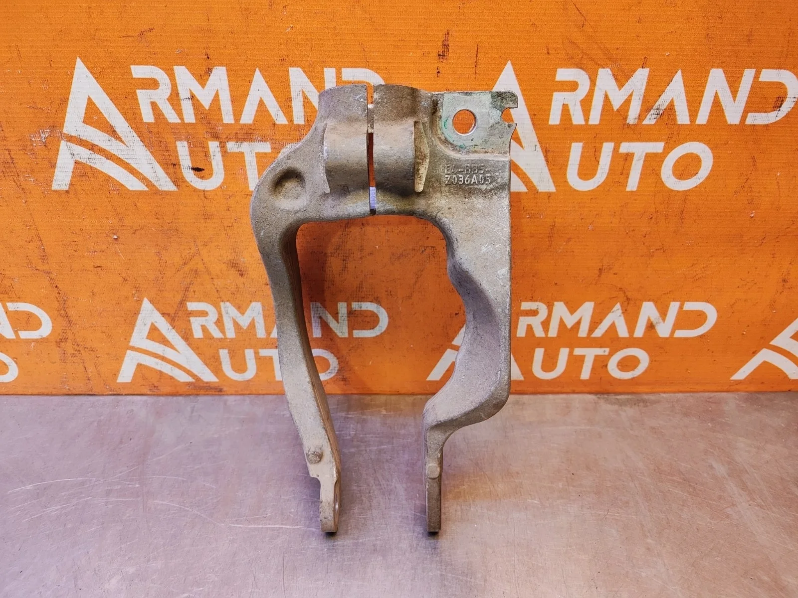 Кронштейн стойки амортизатора Land Rover Discovery 2016-нв 5