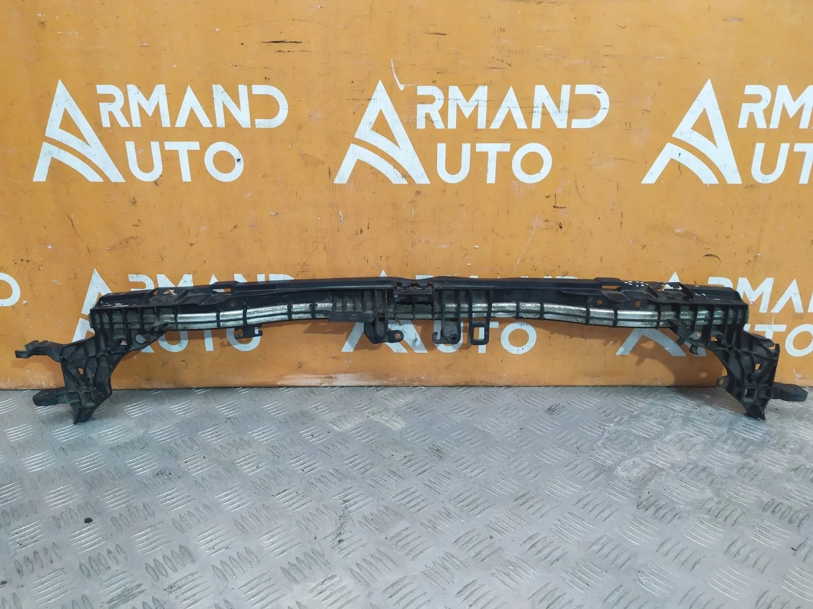 Кронштейн радиатора верхний Mercedes -Class 2016-нв W213, S213, C238