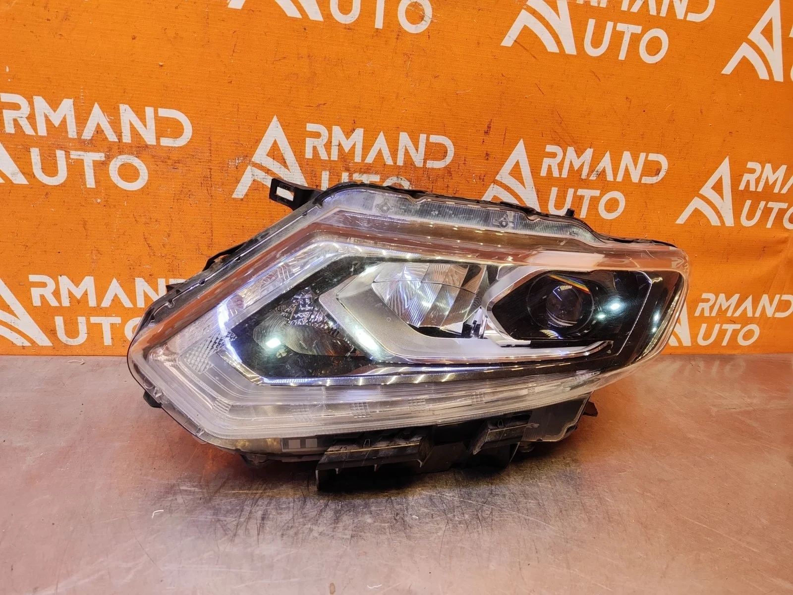 Фара Nissan X-Trail 2013-2019 T32