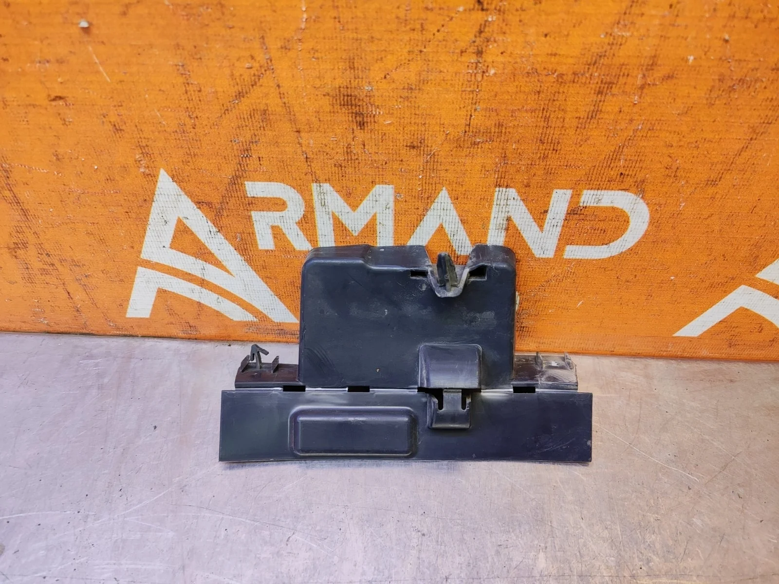 Кронштейн радиатора Renault Kaptur 2016-нв