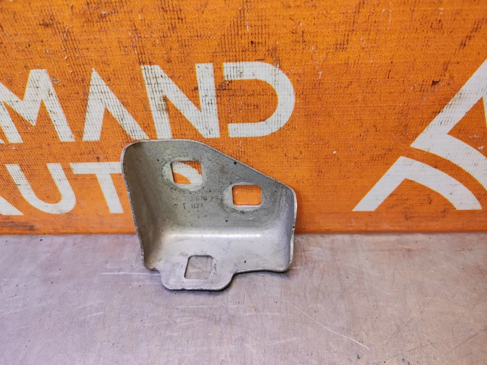 Кронштейн фары Mercedes -Class 2016-нв W213, S213, C238