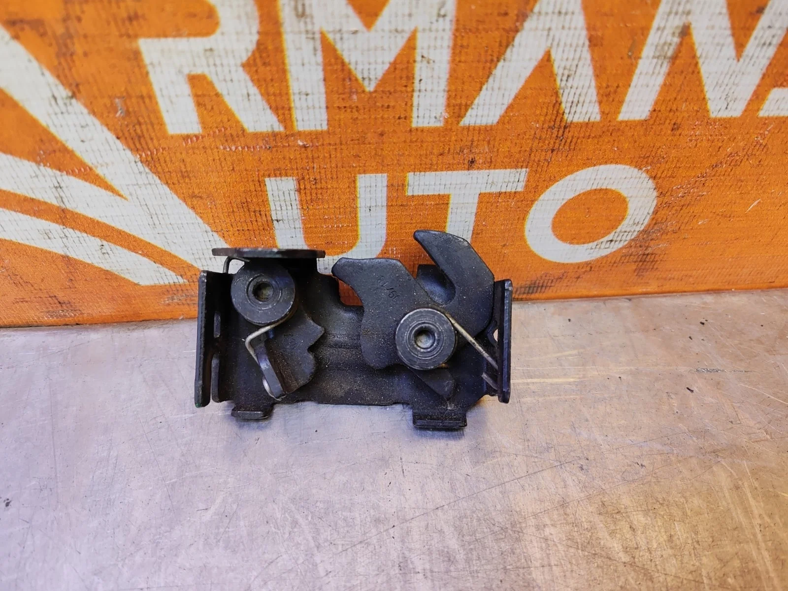 Замок капота Mercedes -Class 2016-нв W213, S213, C238