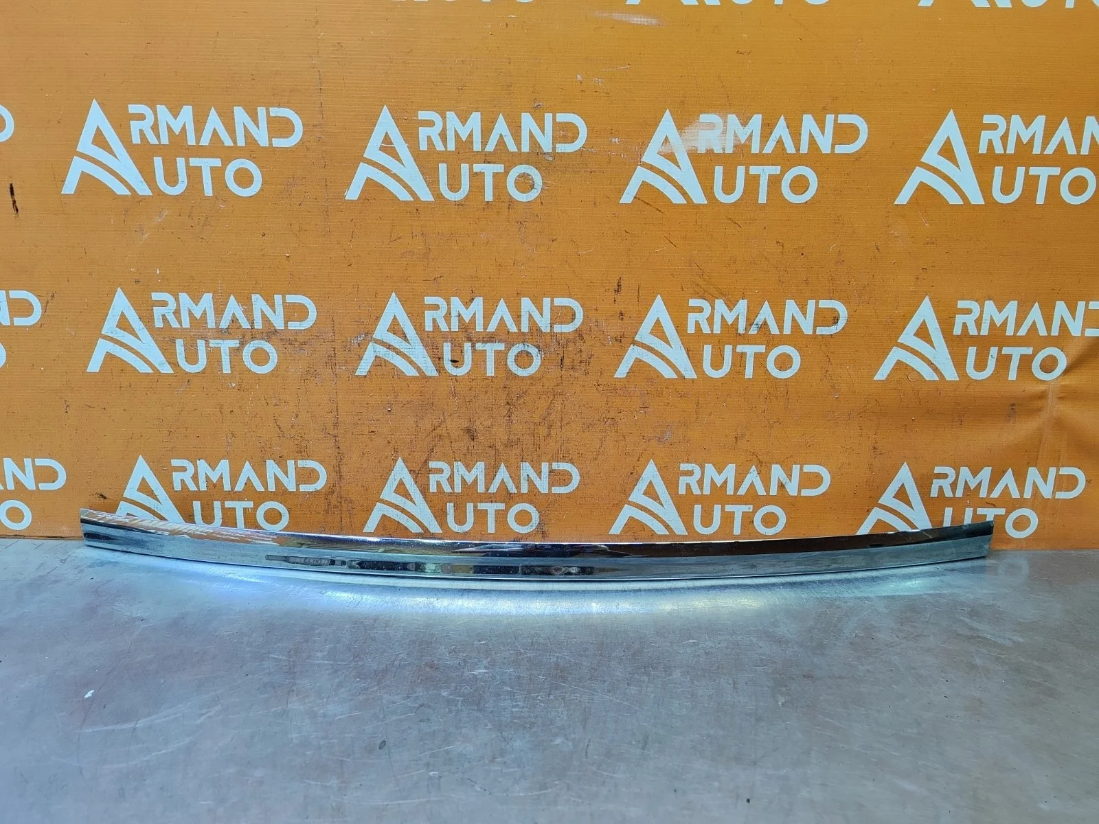 Накладка решетки радиатора верхняя Volkswagen Touareg 2018-нв 3