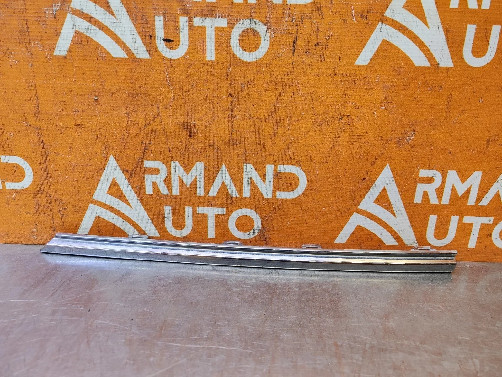 Накладка решетки радиатора нижняя Volkswagen Touareg 2018-нв 3