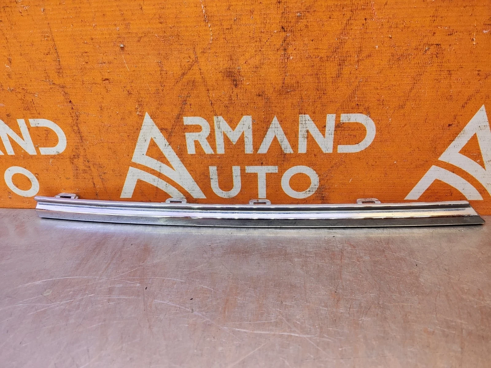 Накладка решетки радиатора нижняя Volkswagen Touareg 2018-нв 3