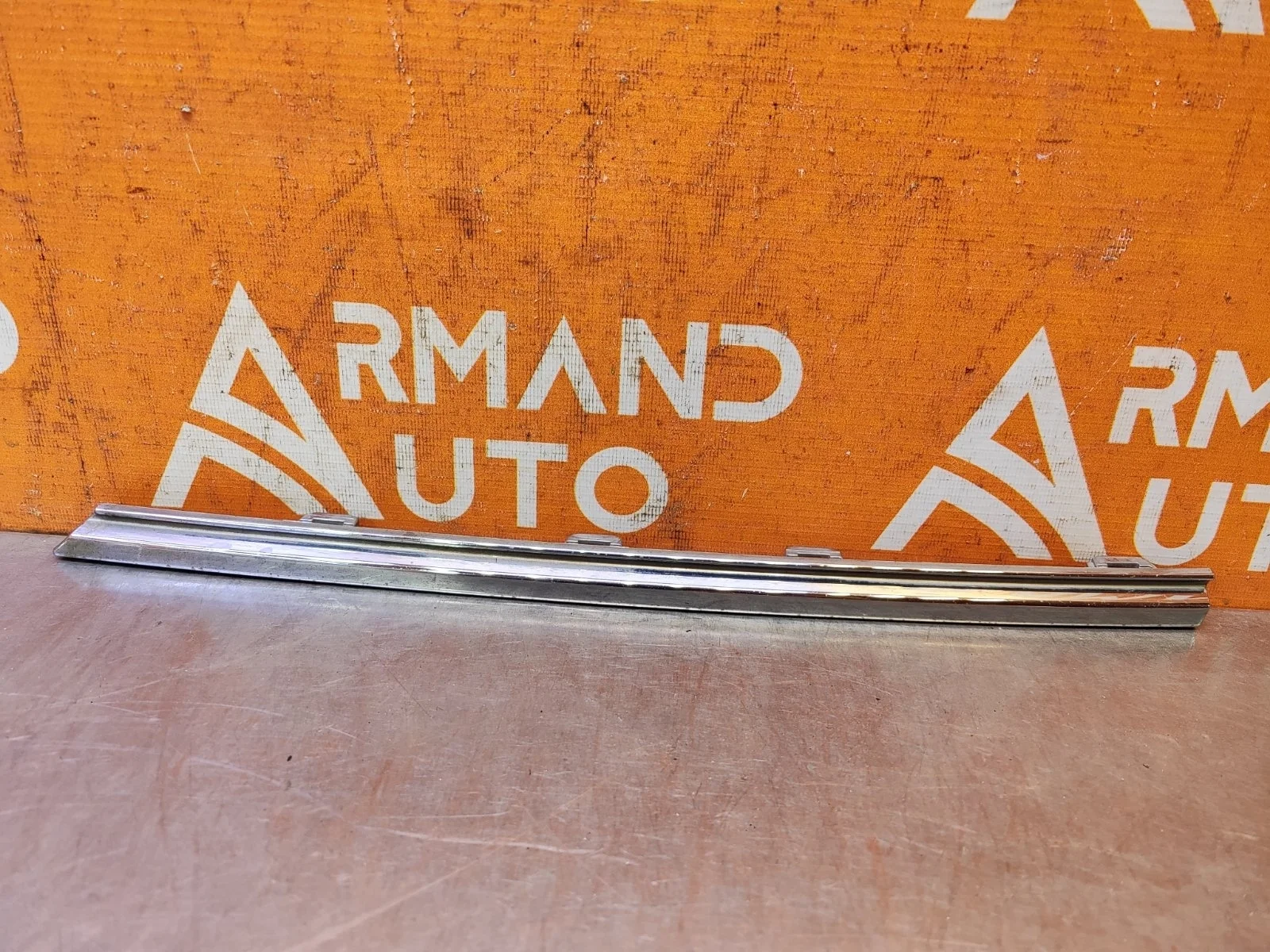 Накладка решетки радиатора нижняя Volkswagen Touareg 2018-нв 3