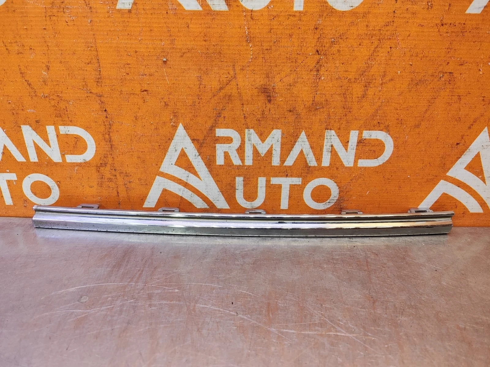 Накладка решетки радиатора верхняя Volkswagen Touareg 2018-нв 3