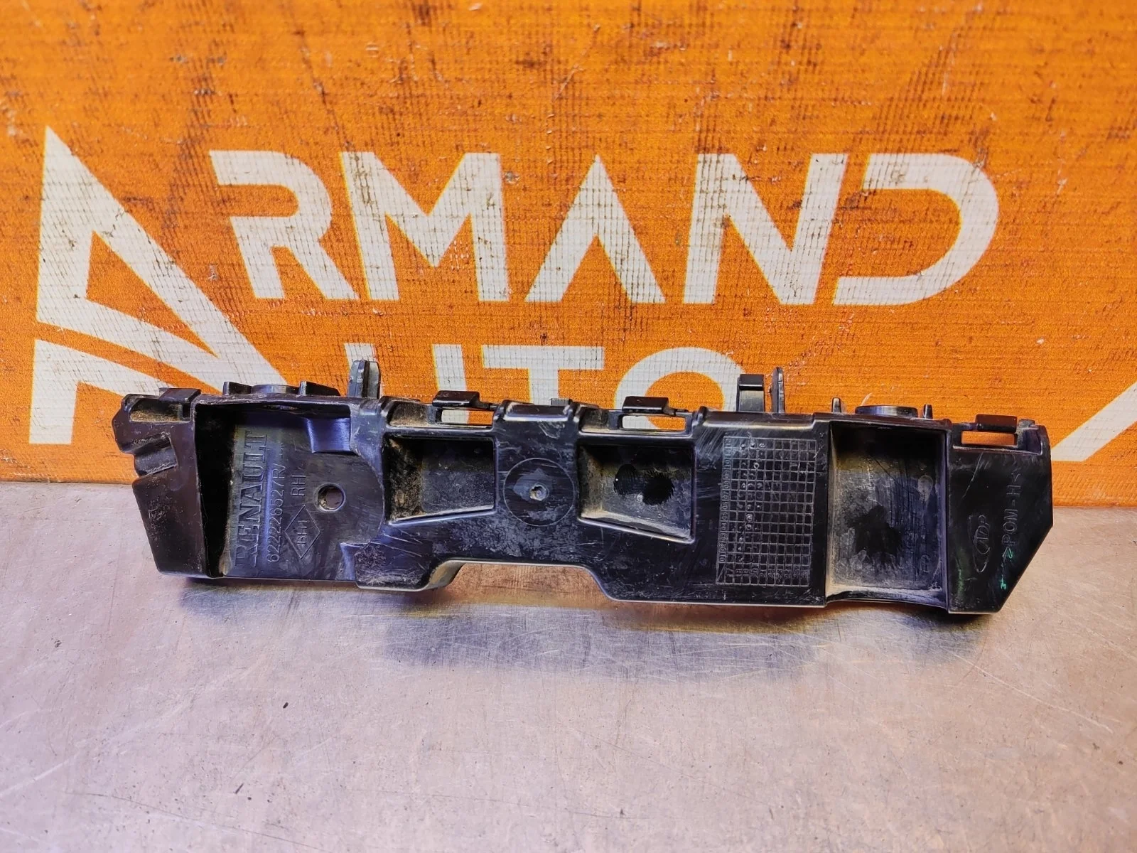 Кронштейн бампера Renault Logan 2018-2022