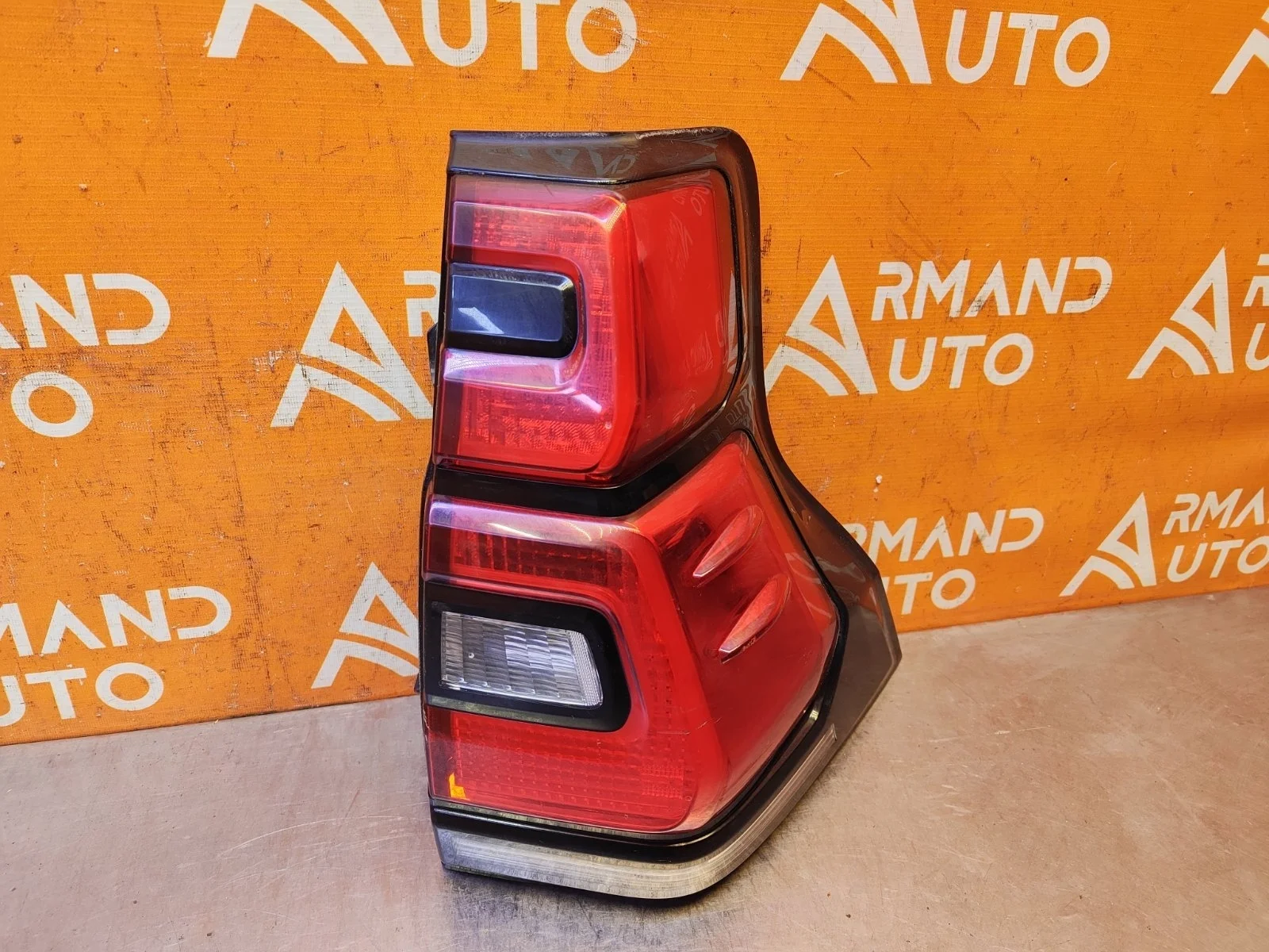 Фонарь Toyota Land Cruiser Prado 2017-нв 150