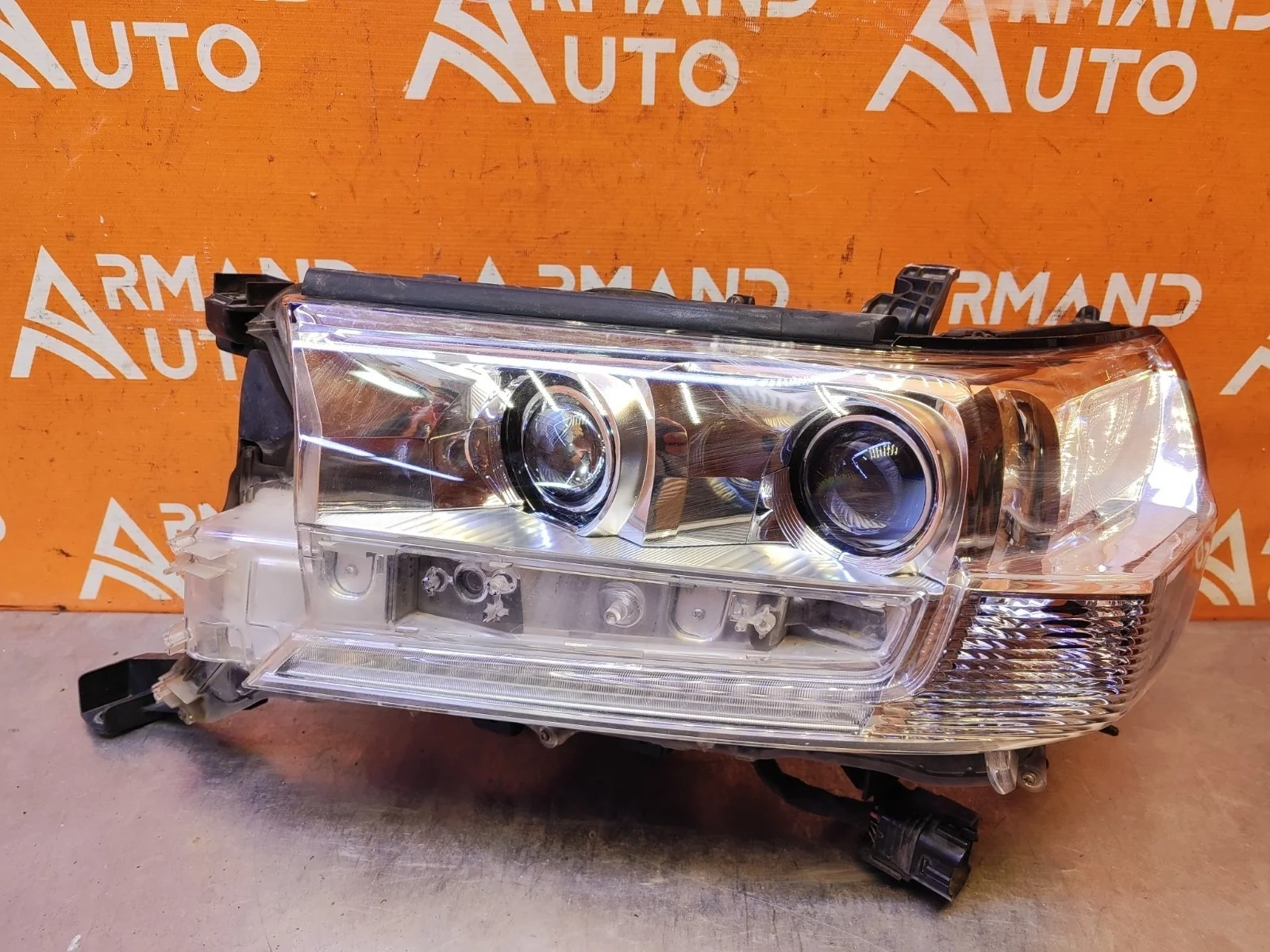 Фара Toyota Land Cruiser 2015-2021 200