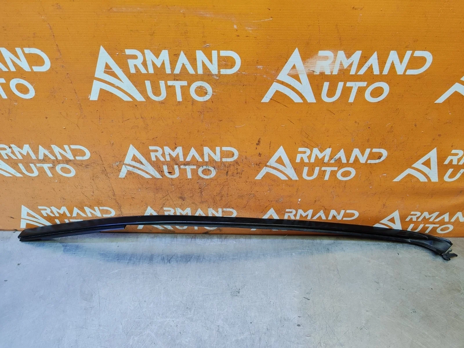 Молдинг лобового стекла Toyota Land Cruiser 2007-2021