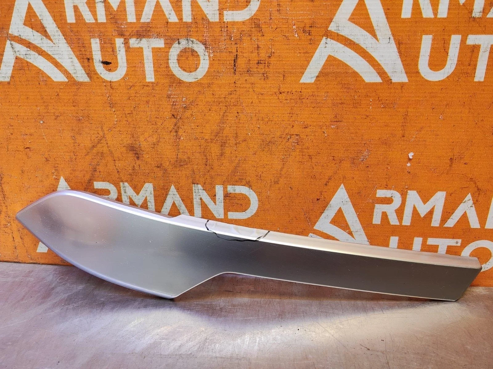 Накладка решетки радиатора нижняя Mitsubishi Outlander 2018-нв 3