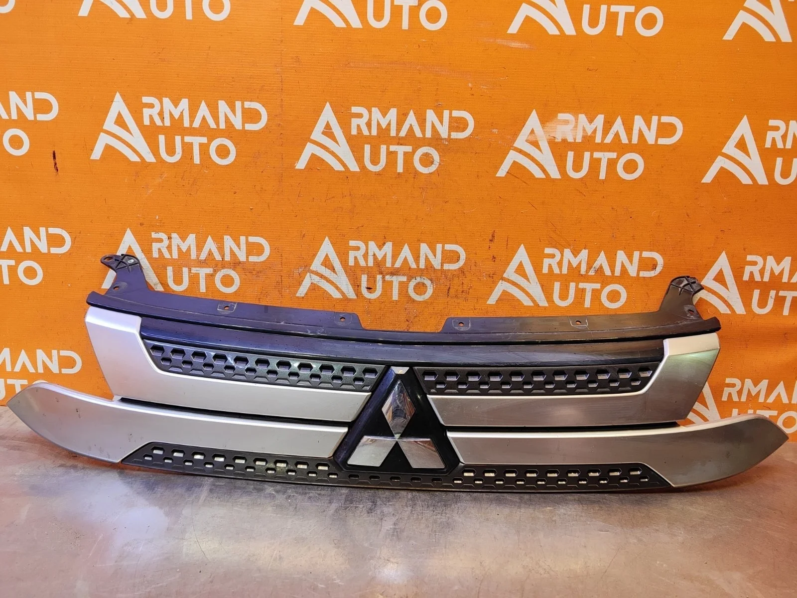 Решетка радиатора Mitsubishi Outlander 2018-нв 3