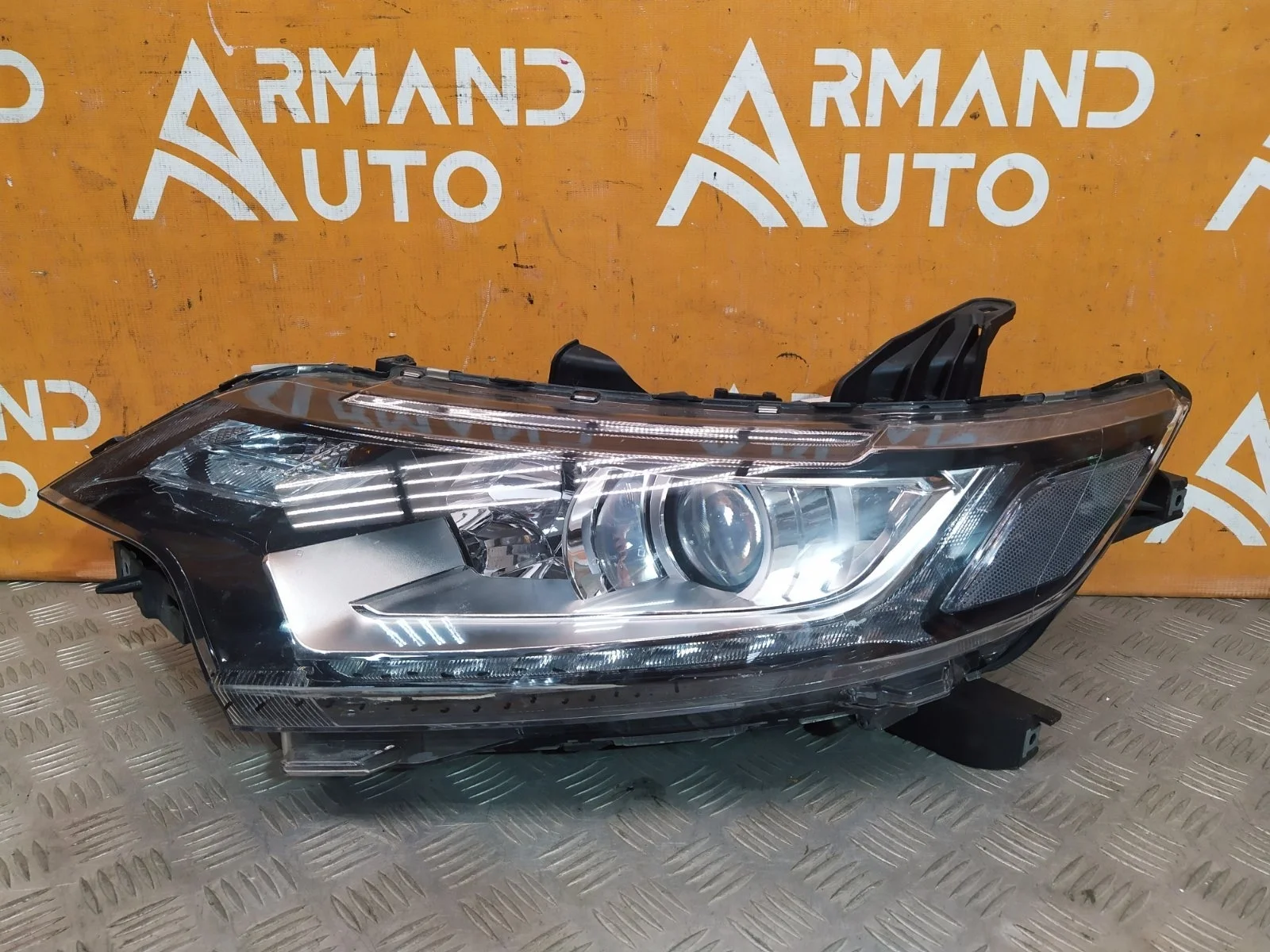 Фара Mitsubishi Outlander 2015-нв 3