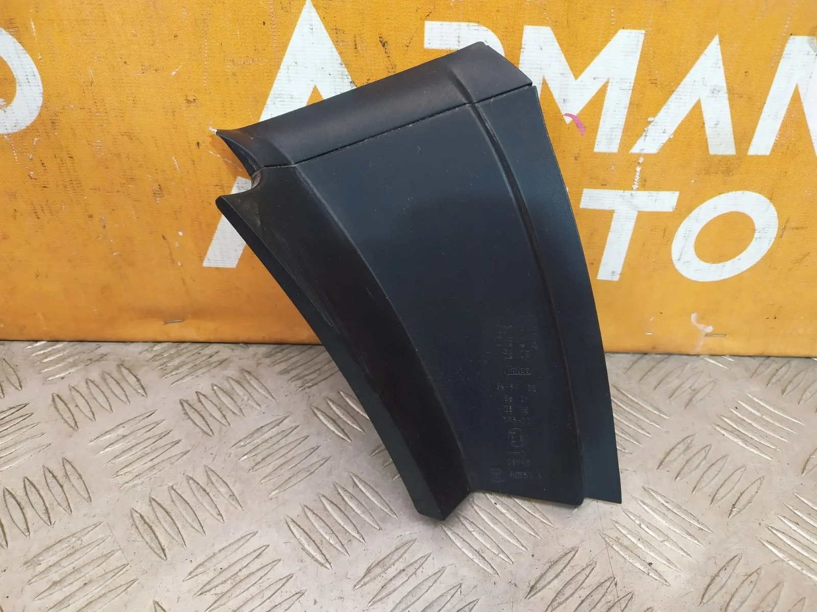 Накладка фонаря внешнего Volkswagen Touareg 2010-2018