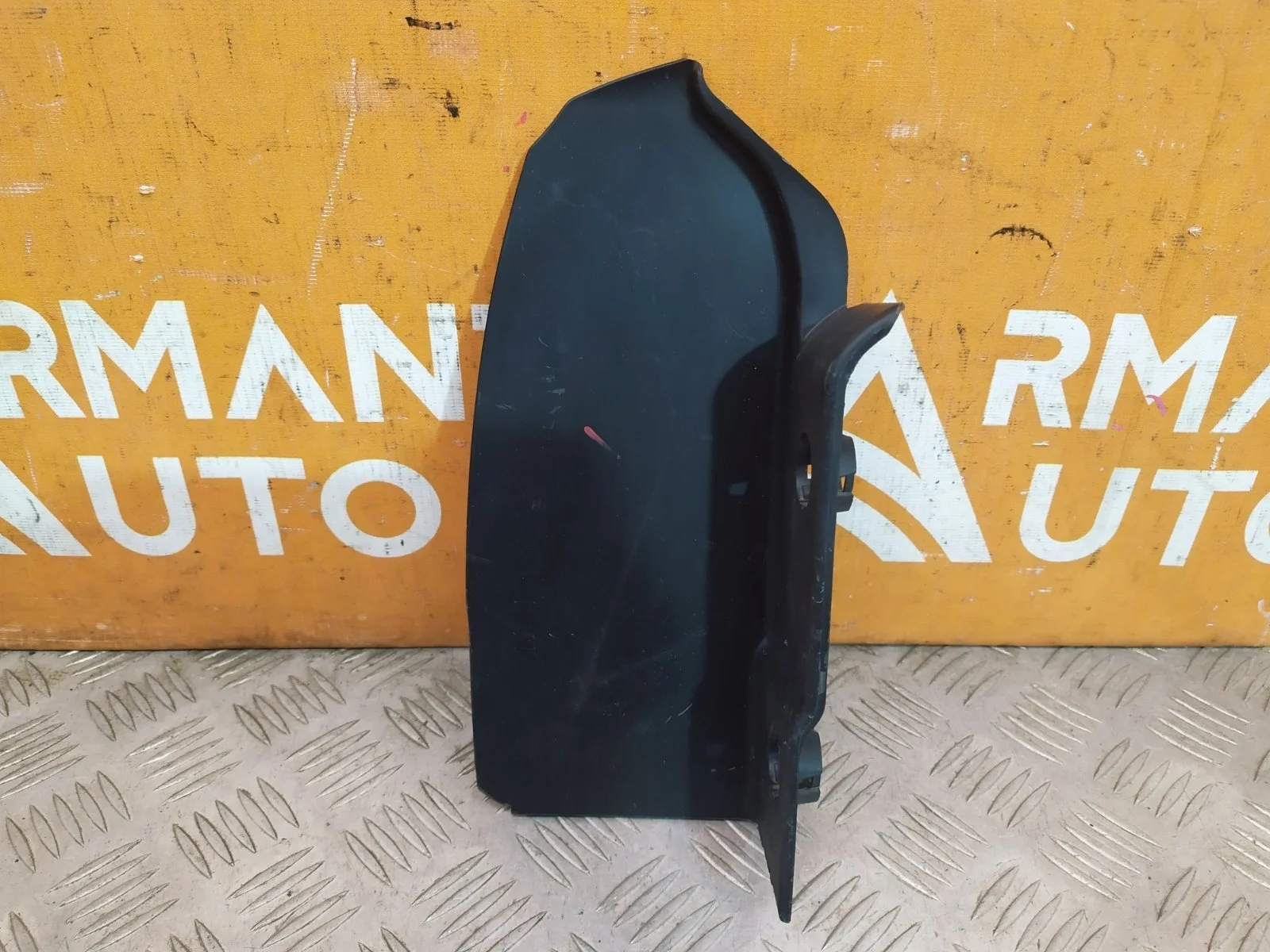 Накладка фонаря внешнего Toyota Land Cruiser 2012-2015 200