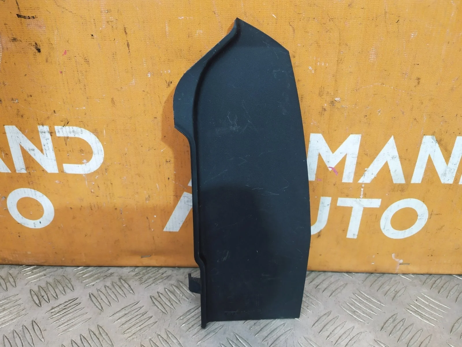 Накладка фонаря внешнего Toyota Land Cruiser 2015-2021 200