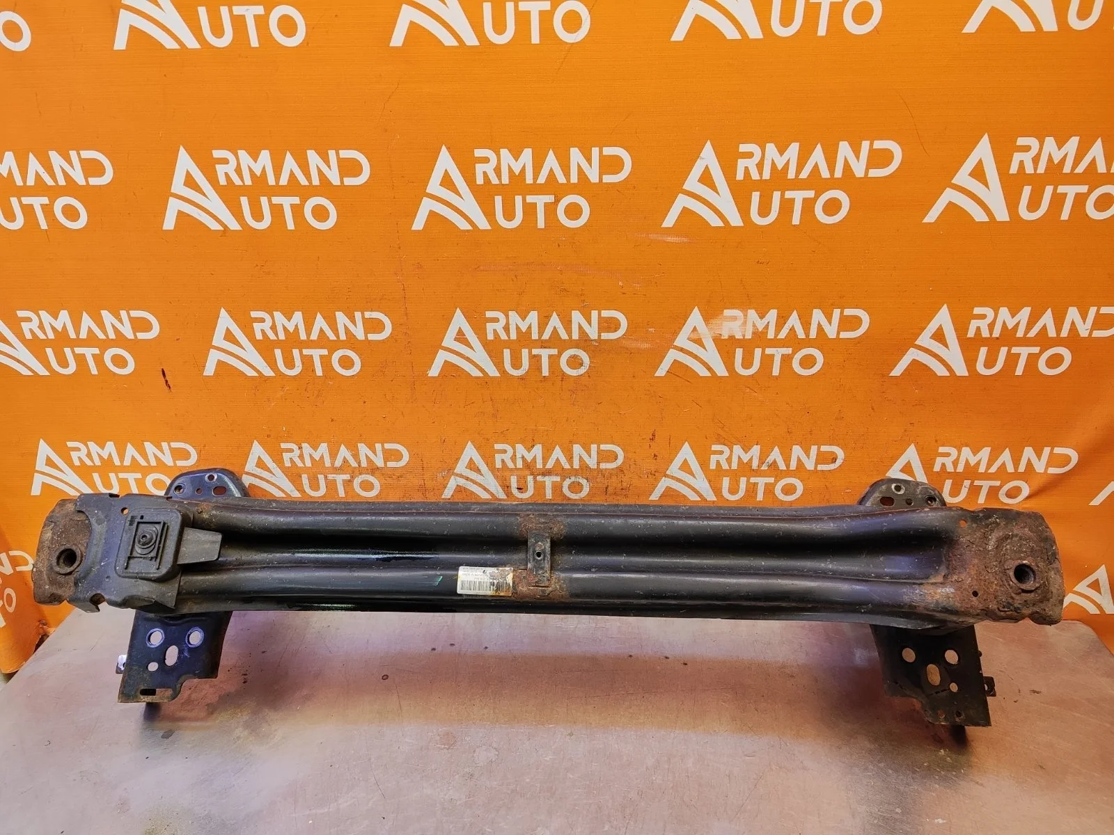 Усилитель бампера Volkswagen Touareg 2010-2018