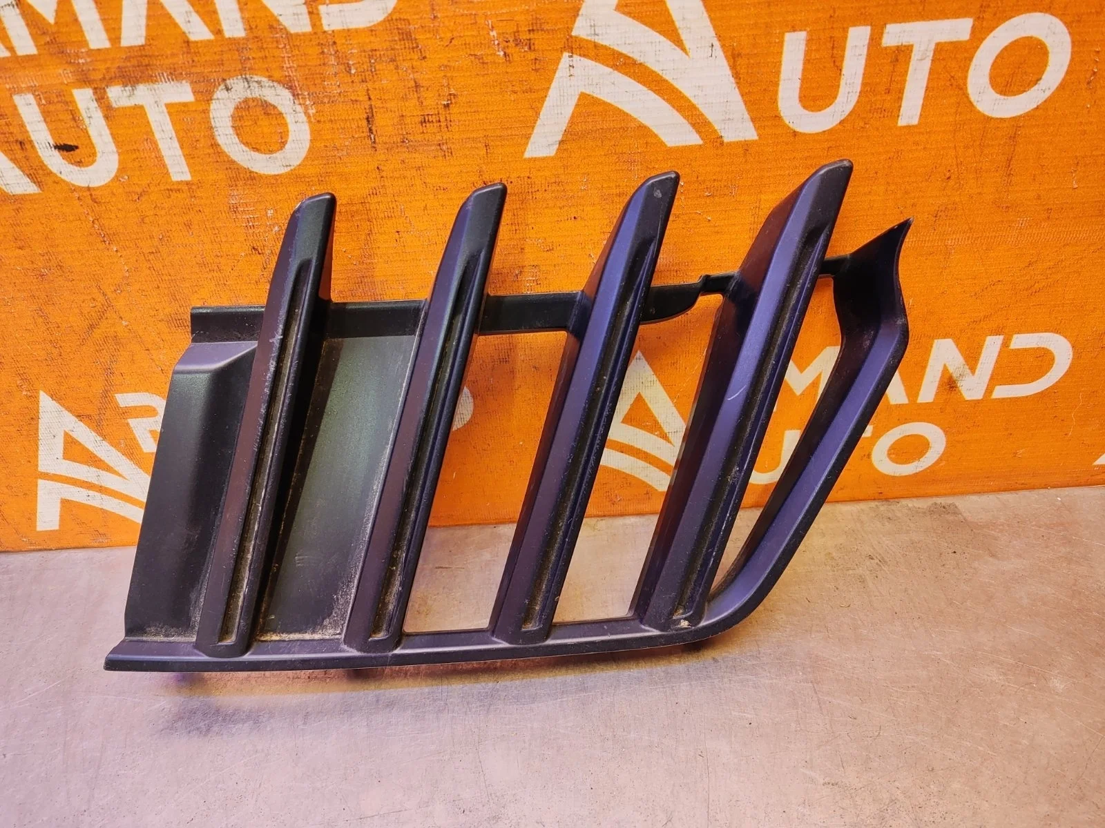 Решетка бампера Toyota Land Cruiser 2021-нв 300