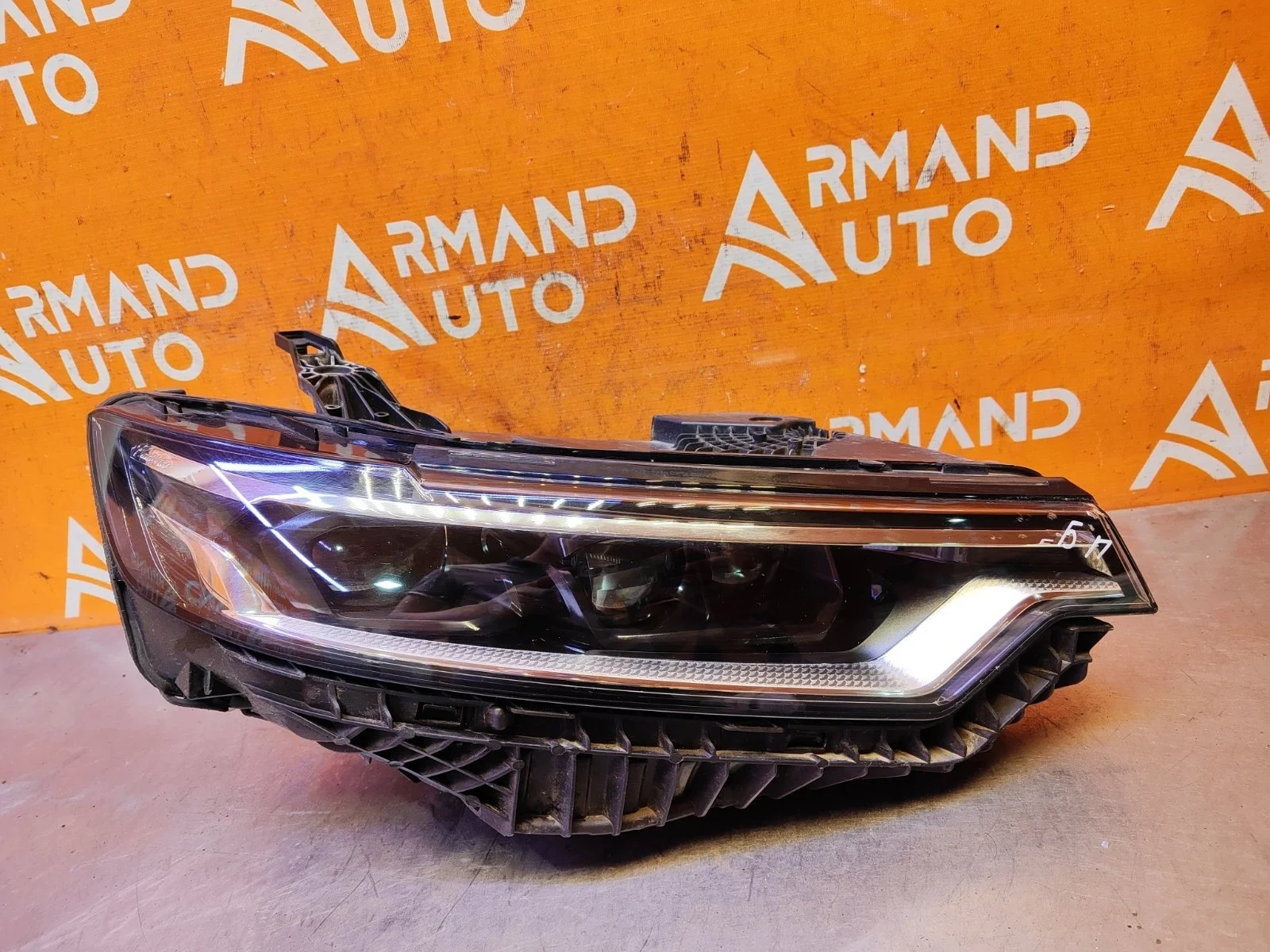 Фара Cadillac XT6 2019-нв