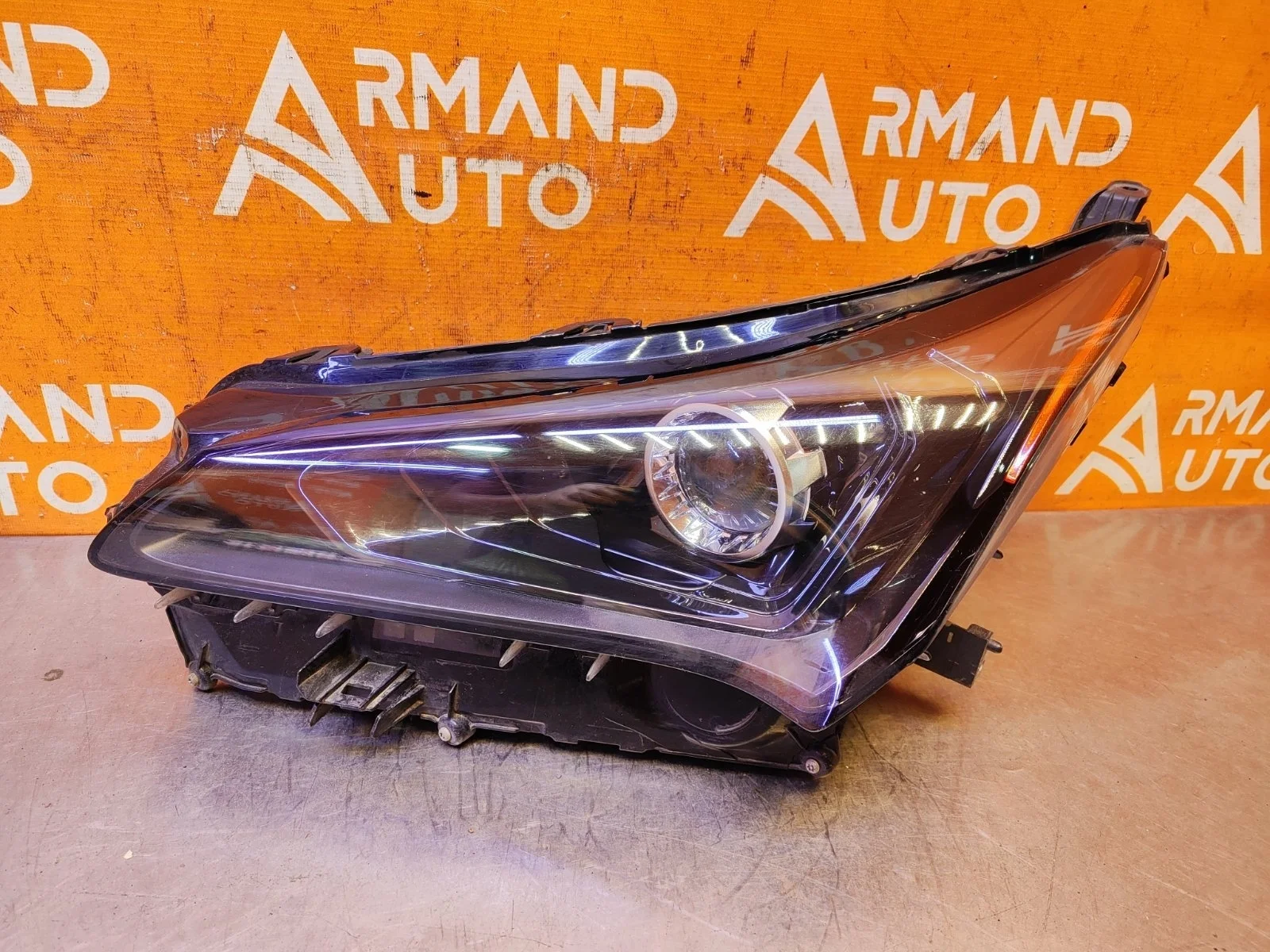 Фара Lexus NX 2017-2021