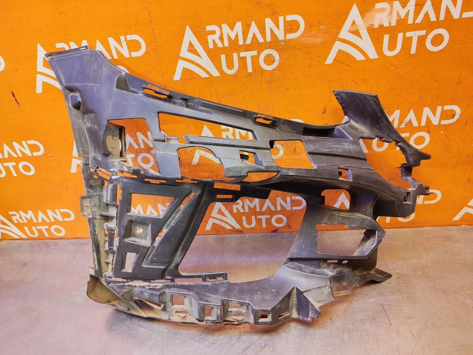 Кронштейн бампера Mercedes -Class 2018-2021 W205