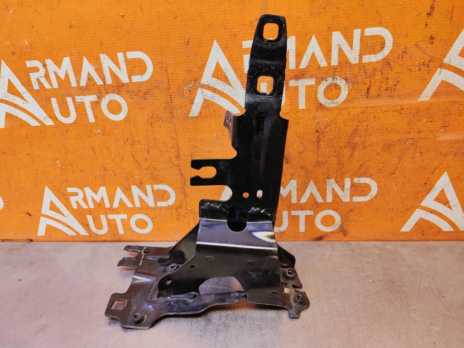 Кронштейн фары BMW 5 series 2016-нв G30 G31