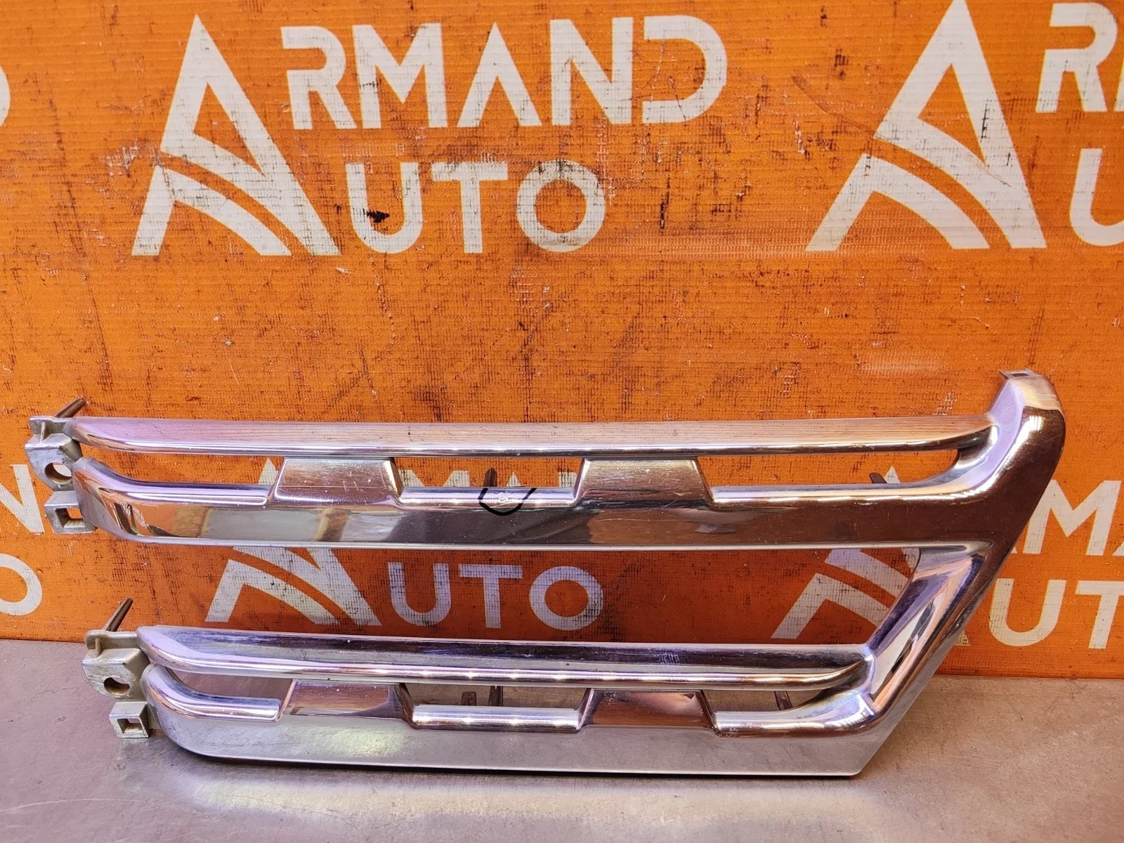 Накладка решетки радиатора Mitsubishi Pajero 2011-2014