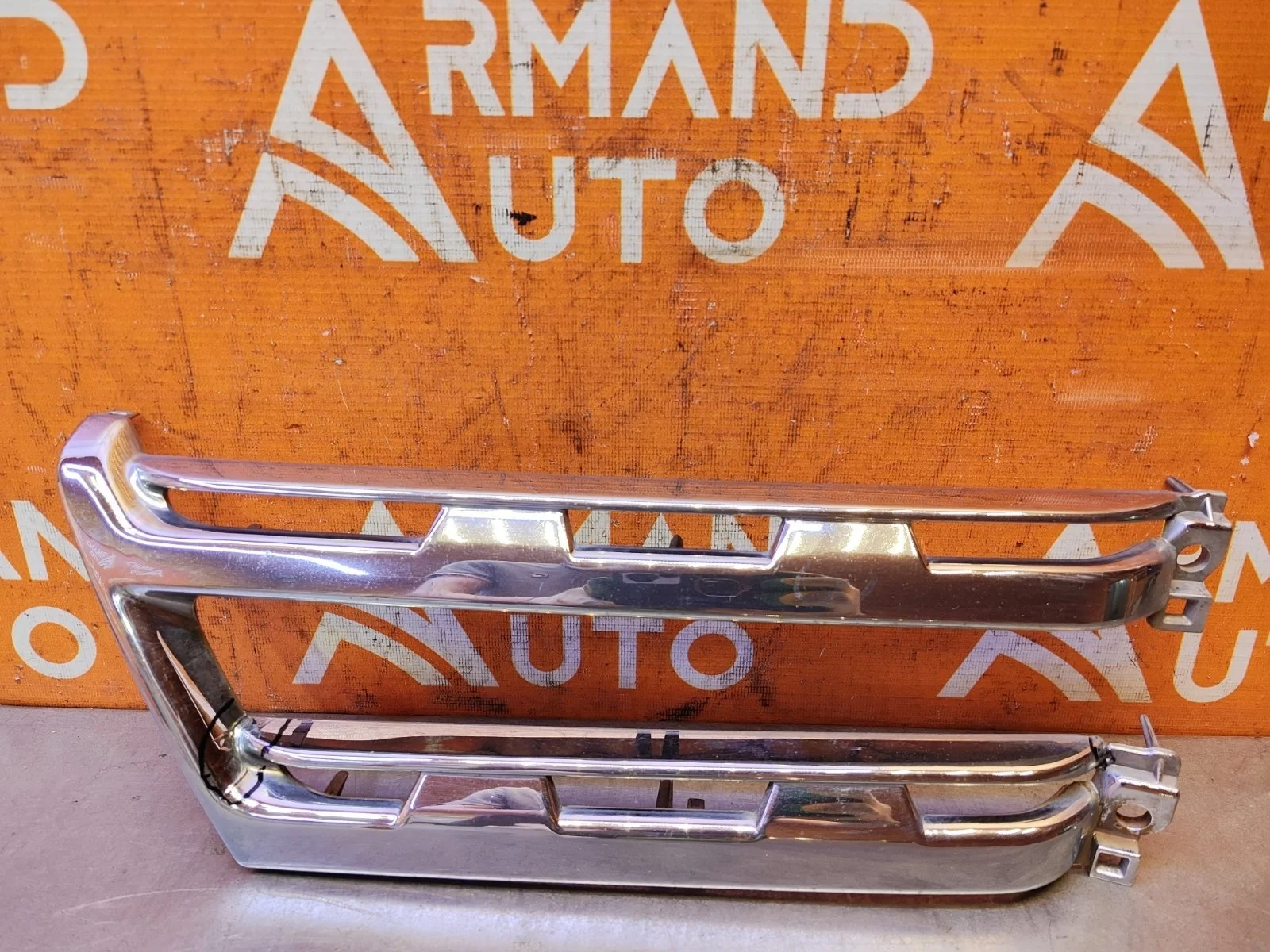 Накладка решетки радиатора Mitsubishi Pajero 2011-2014