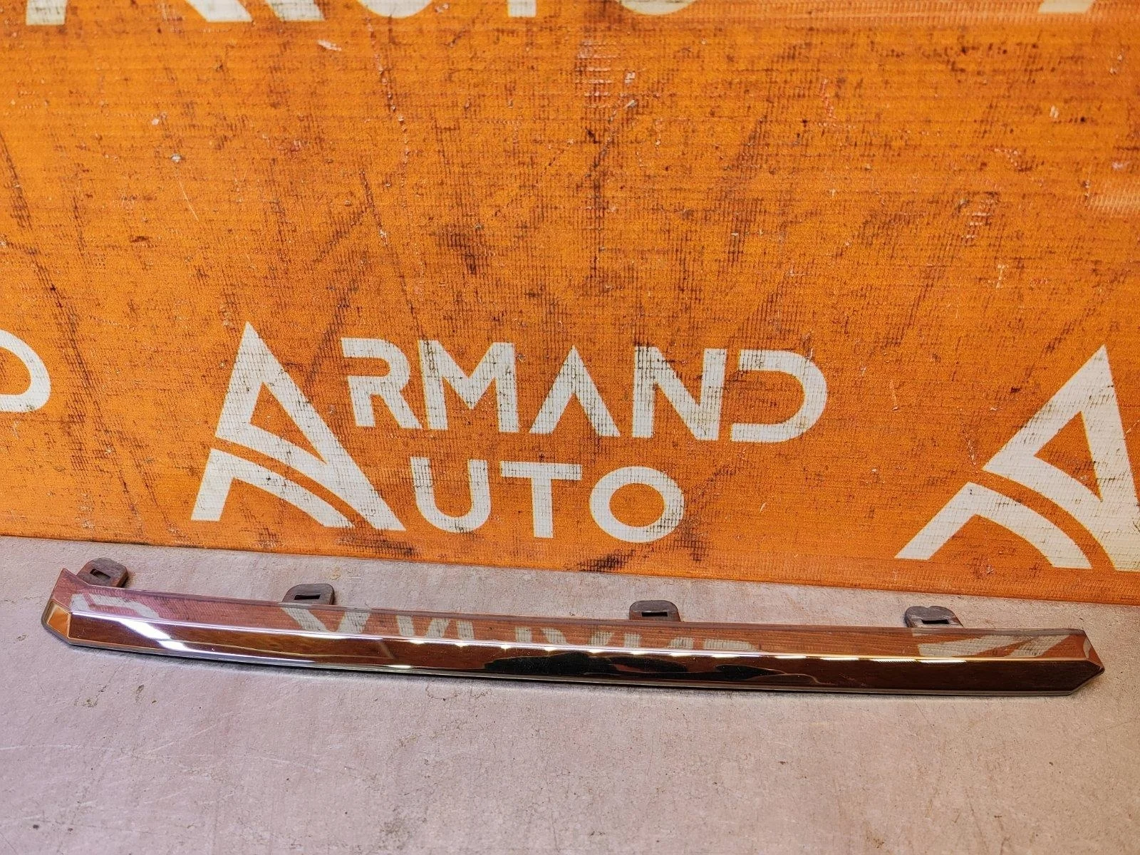 Накладка решетки радиатора верхняя Toyota Land Cruiser 2015-2021 200