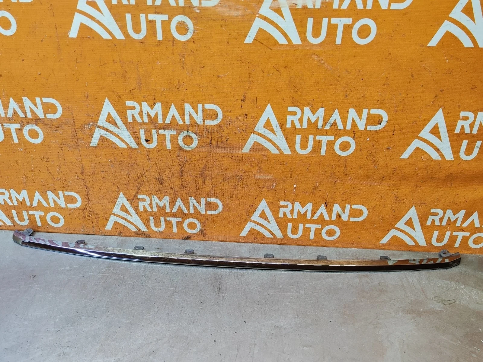 Накладка решетки радиатора нижняя Toyota Land Cruiser 2015-2021 200